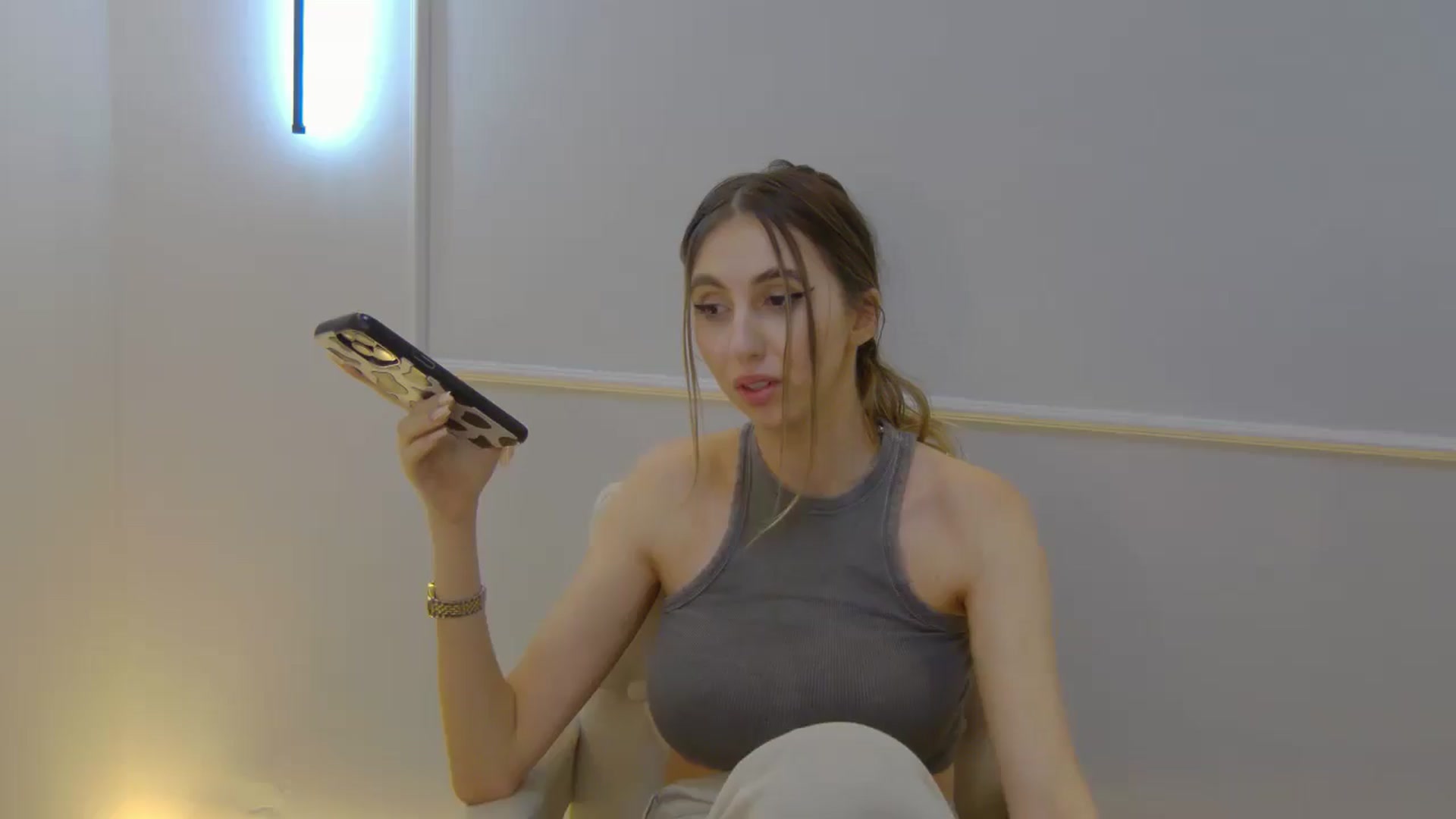 Gallery image thumbnail from Artemiss's myfreecams stream on, 11/03/2024, 22:56 image 10 of 20