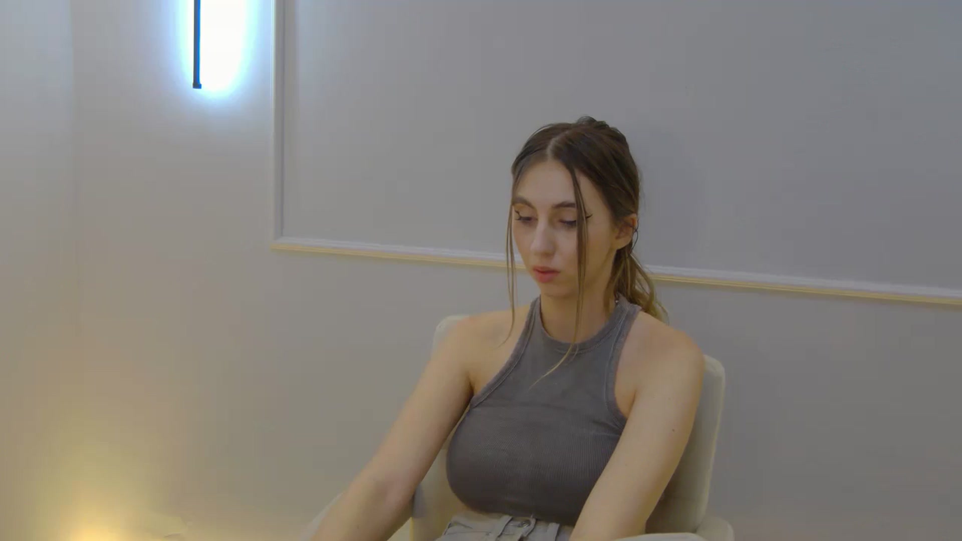 Gallery image thumbnail from Artemiss's myfreecams stream on, 11/03/2024, 22:56 image 17 of 20