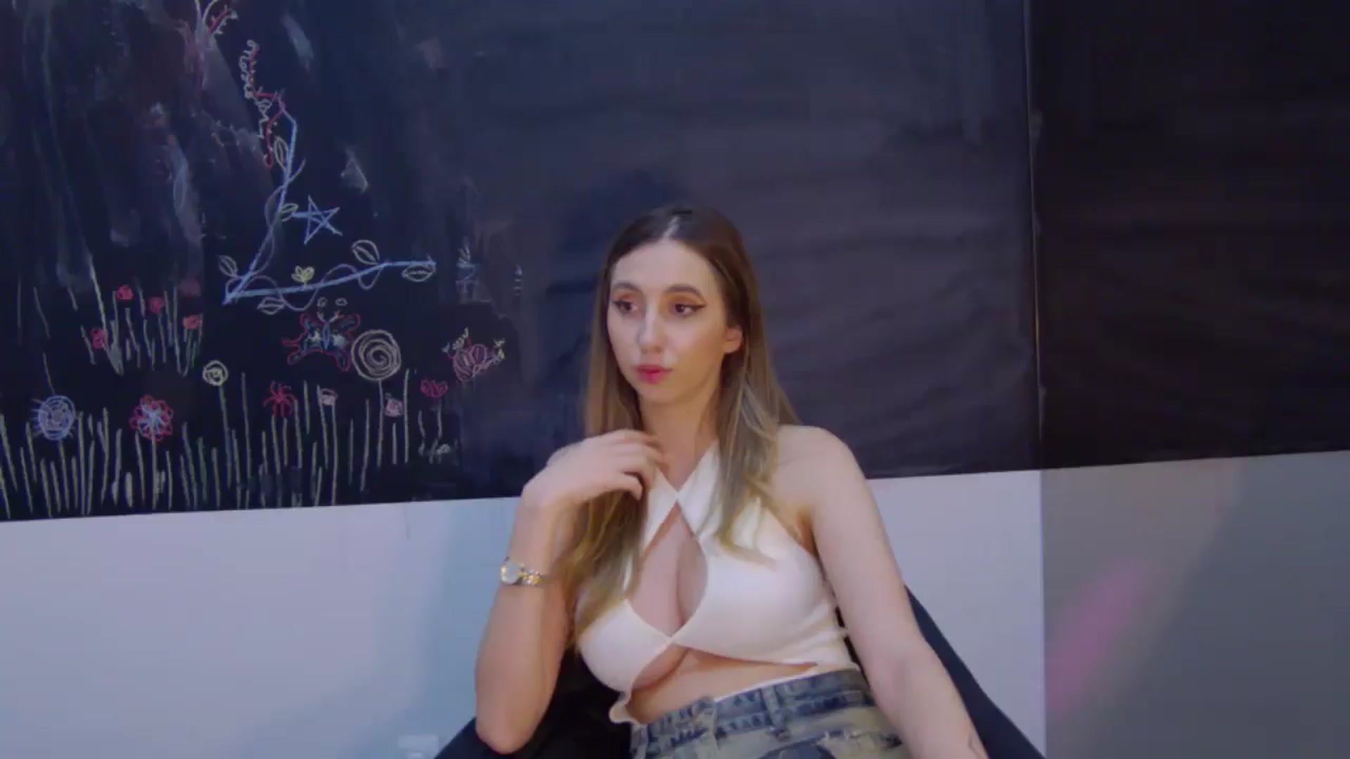 Gallery image thumbnail from Artemiss's myfreecams stream on, 11/07/2024, 19:34 image 19 of 20