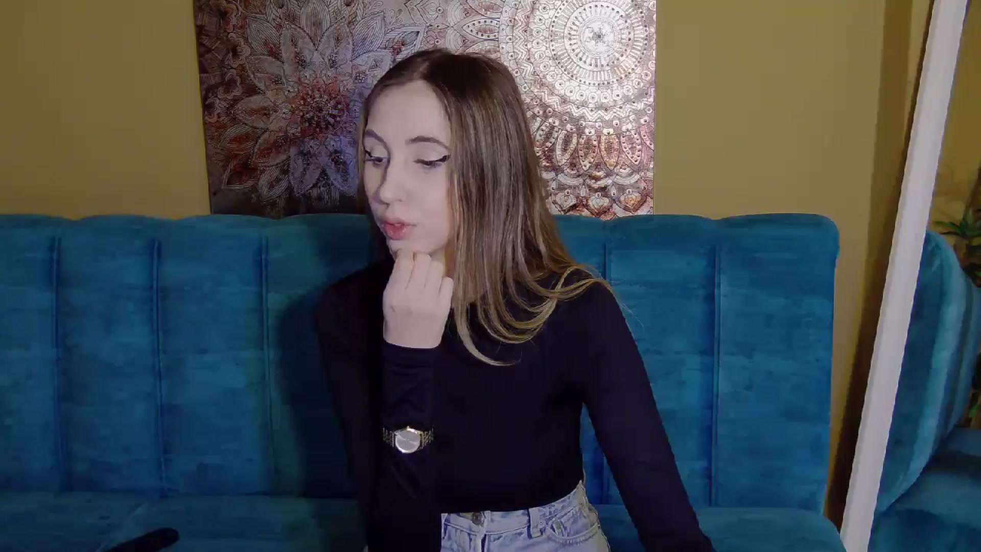 Gallery image thumbnail from Artemiss's myfreecams stream on, 11/08/2024, 18:55 image 4 of 20