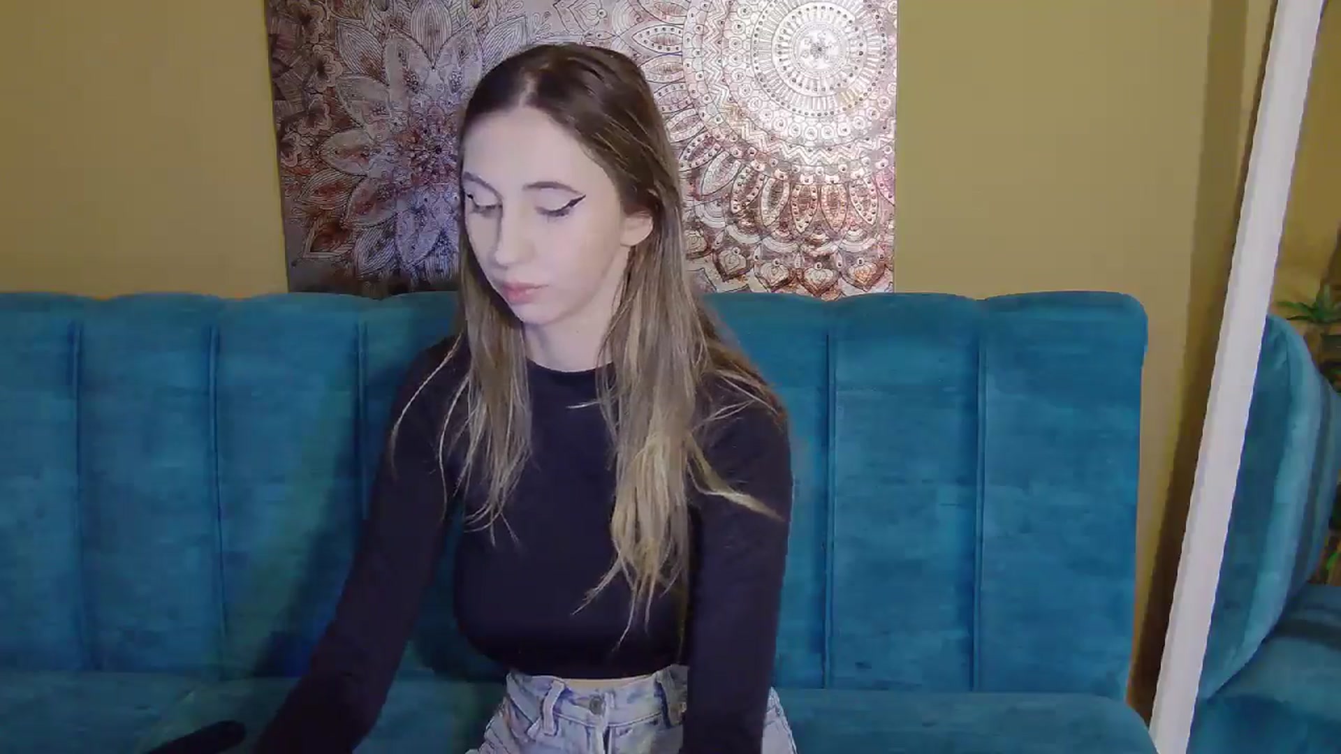 Gallery image thumbnail from Artemiss's myfreecams stream on, 11/08/2024, 18:55 image 19 of 20