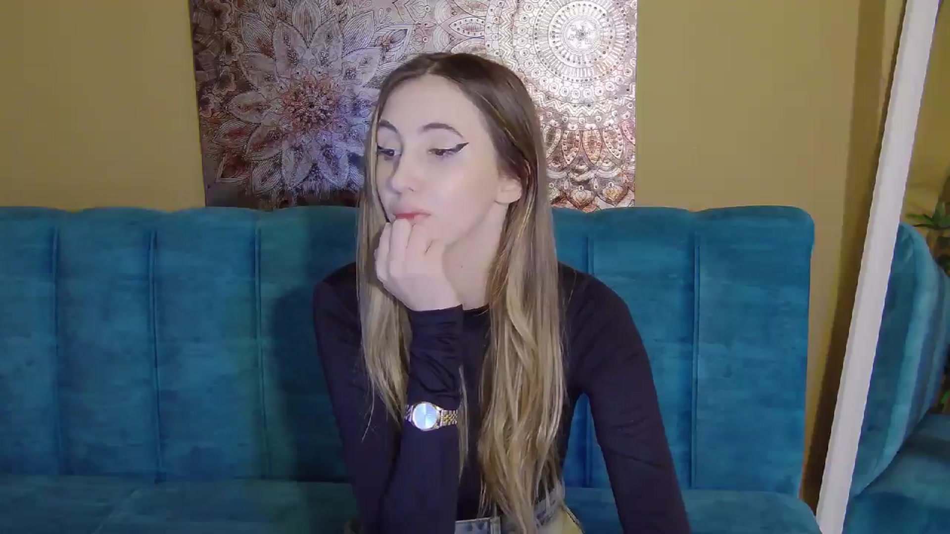 Gallery image thumbnail from Artemiss's myfreecams stream on, 11/08/2024, 20:36 image 11 of 20