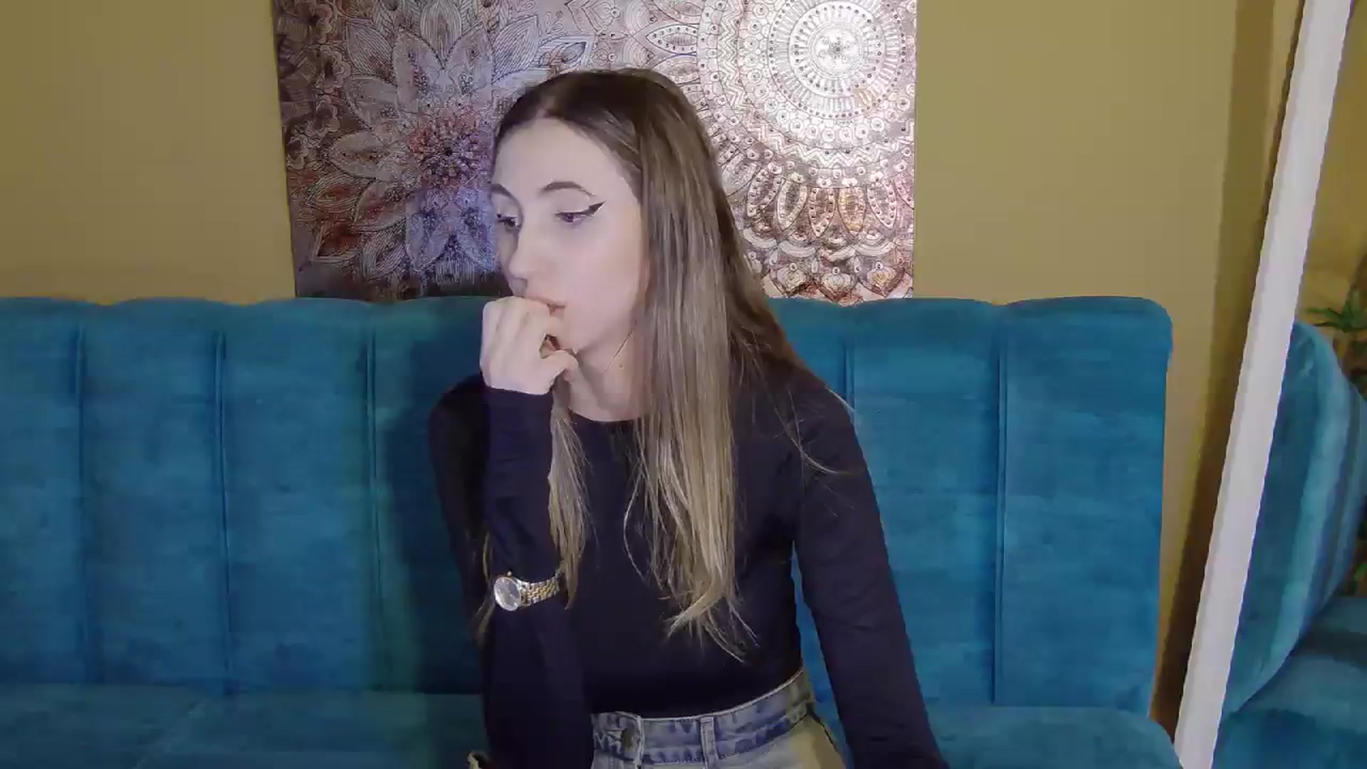 Gallery image thumbnail from Artemiss's myfreecams stream on, 11/08/2024, 20:36 image 3 of 20