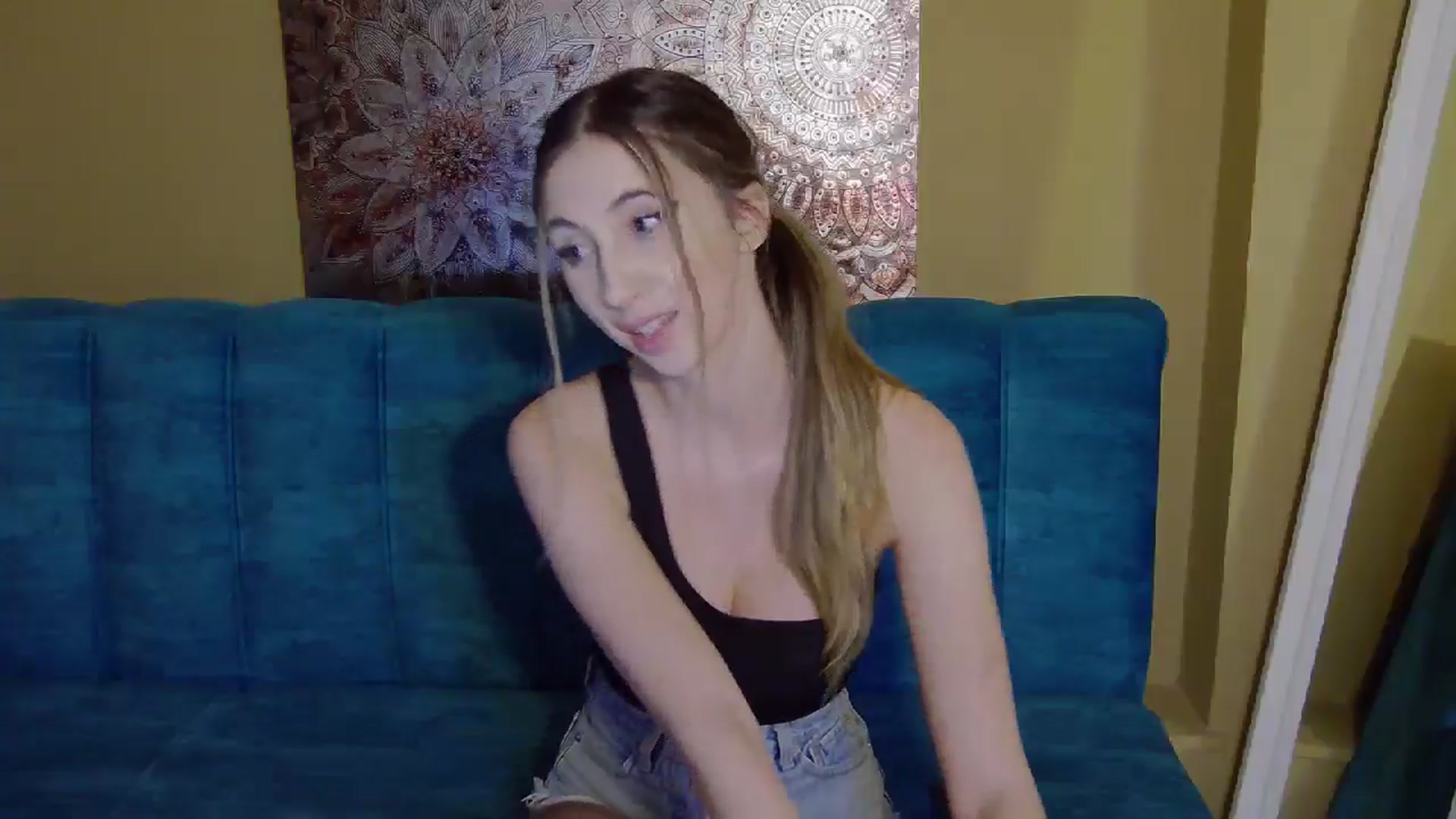 Gallery image thumbnail from Artemiss's myfreecams stream on, 11/08/2024, 23:47 image 16 of 20