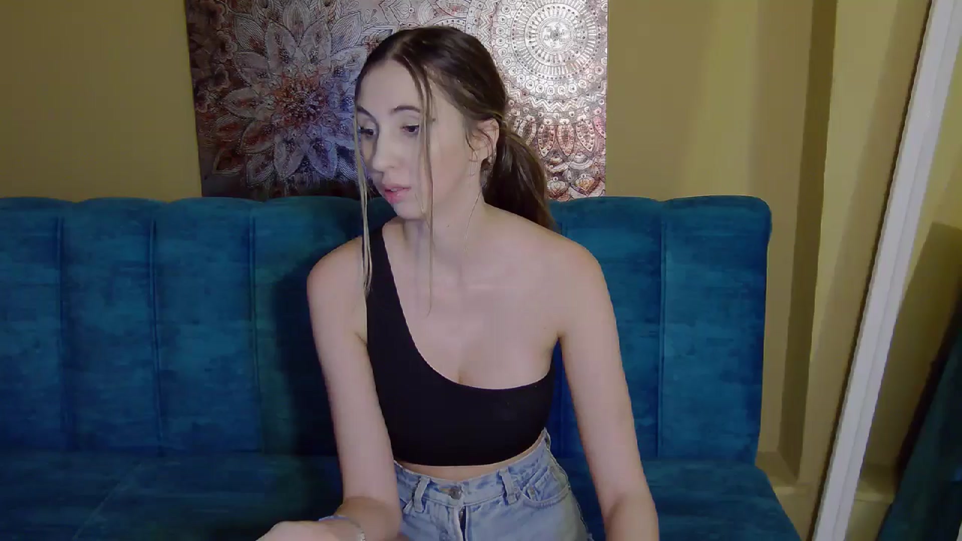 Gallery image thumbnail from Artemiss's myfreecams stream on, 11/08/2024, 23:47 image 15 of 20