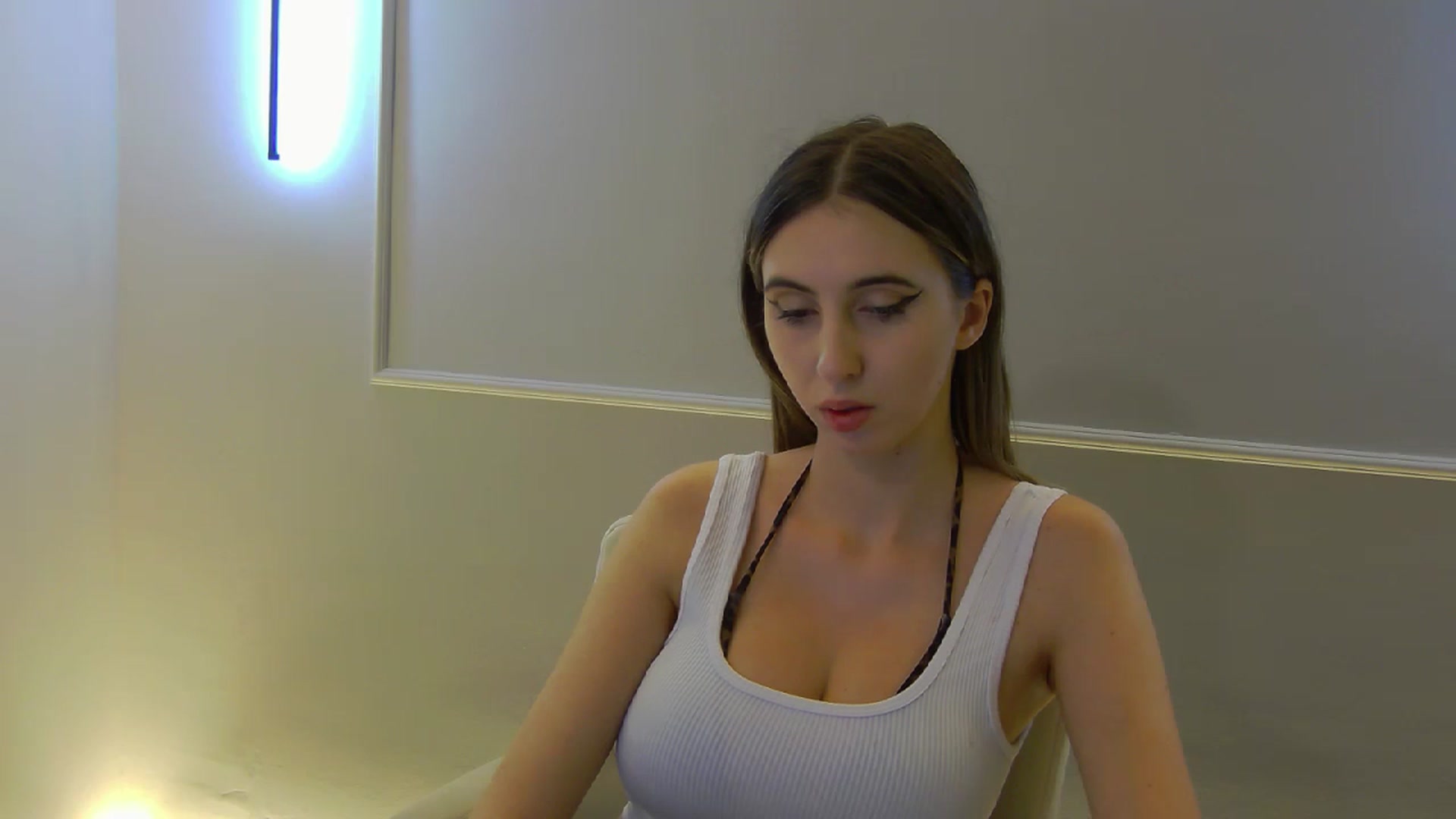 Gallery image thumbnail from Artemiss's myfreecams stream on, 11/11/2024, 18:45 image 3 of 20