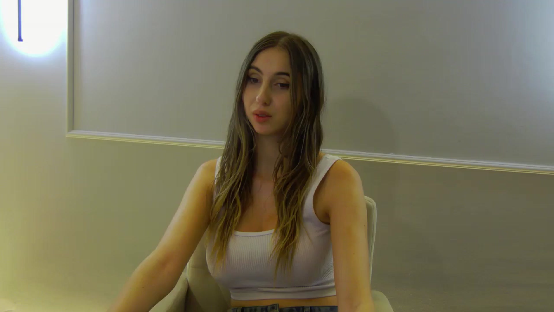 Gallery image thumbnail from Artemiss's myfreecams stream on, 11/11/2024, 20:33 image 13 of 20