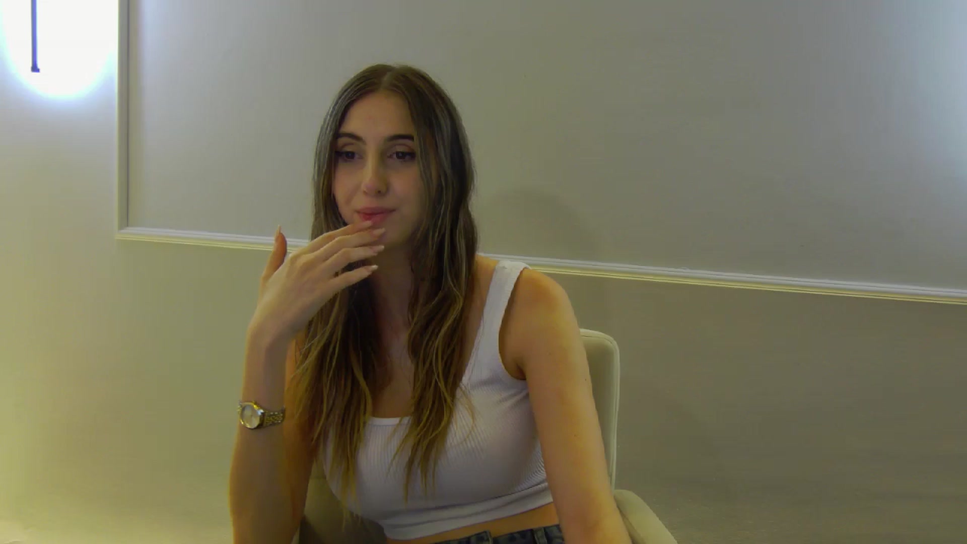 Gallery image thumbnail from Artemiss's myfreecams stream on, 11/11/2024, 20:33 image 16 of 20