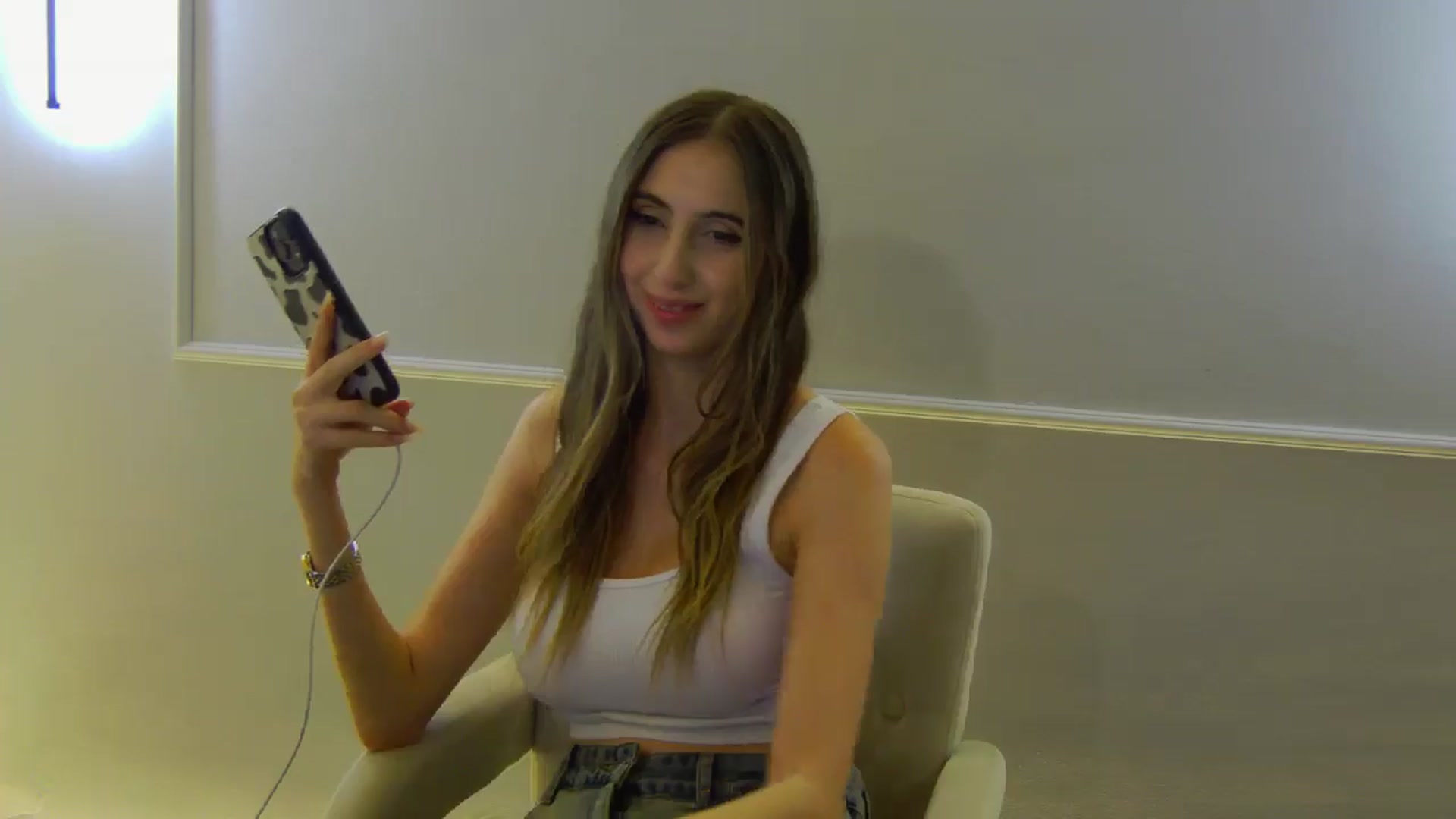 Gallery image thumbnail from Artemiss's myfreecams stream on, 11/11/2024, 20:33 image 18 of 20