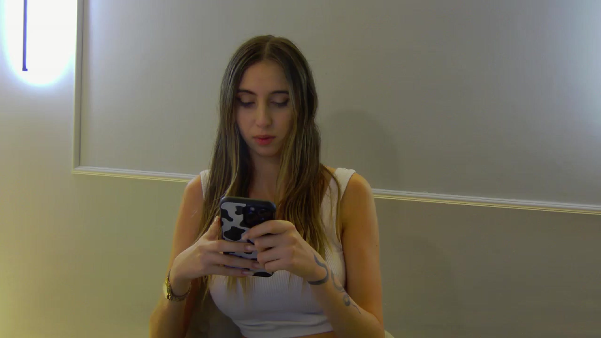 Gallery image thumbnail from Artemiss's myfreecams stream on, 11/11/2024, 20:33 image 3 of 20