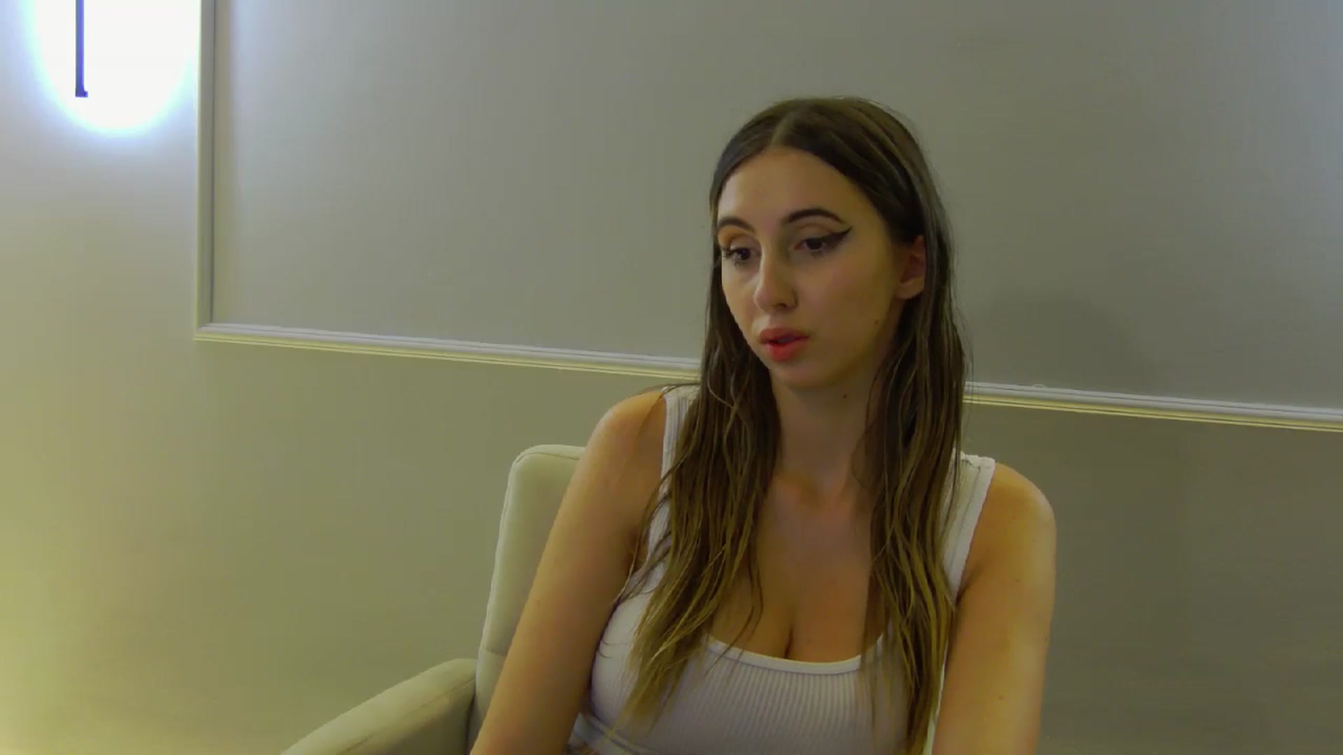 Gallery image thumbnail from Artemiss's myfreecams stream on, 11/11/2024, 22:46 image 16 of 20