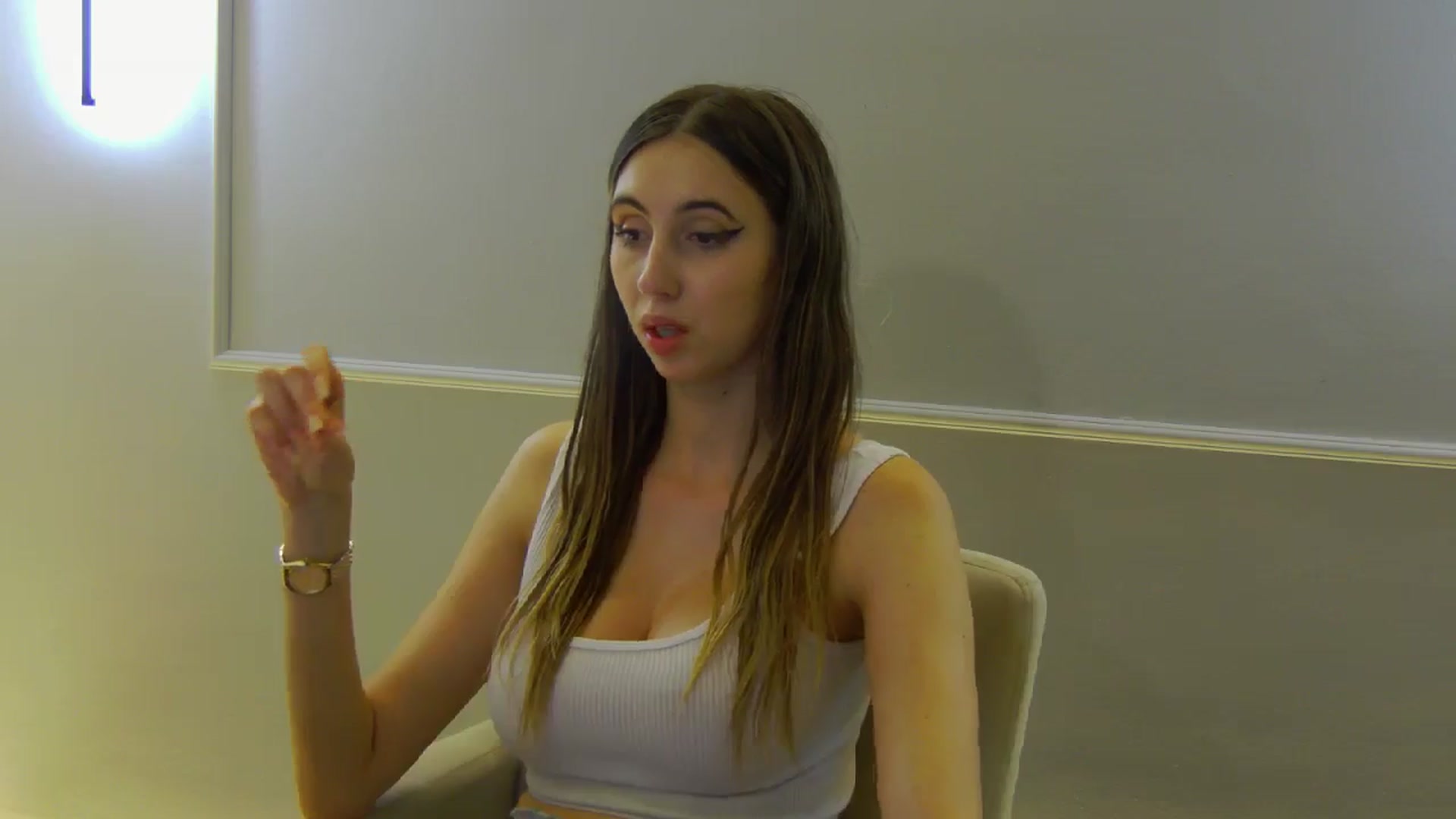 Gallery image thumbnail from Artemiss's myfreecams stream on, 11/11/2024, 22:46 image 6 of 20