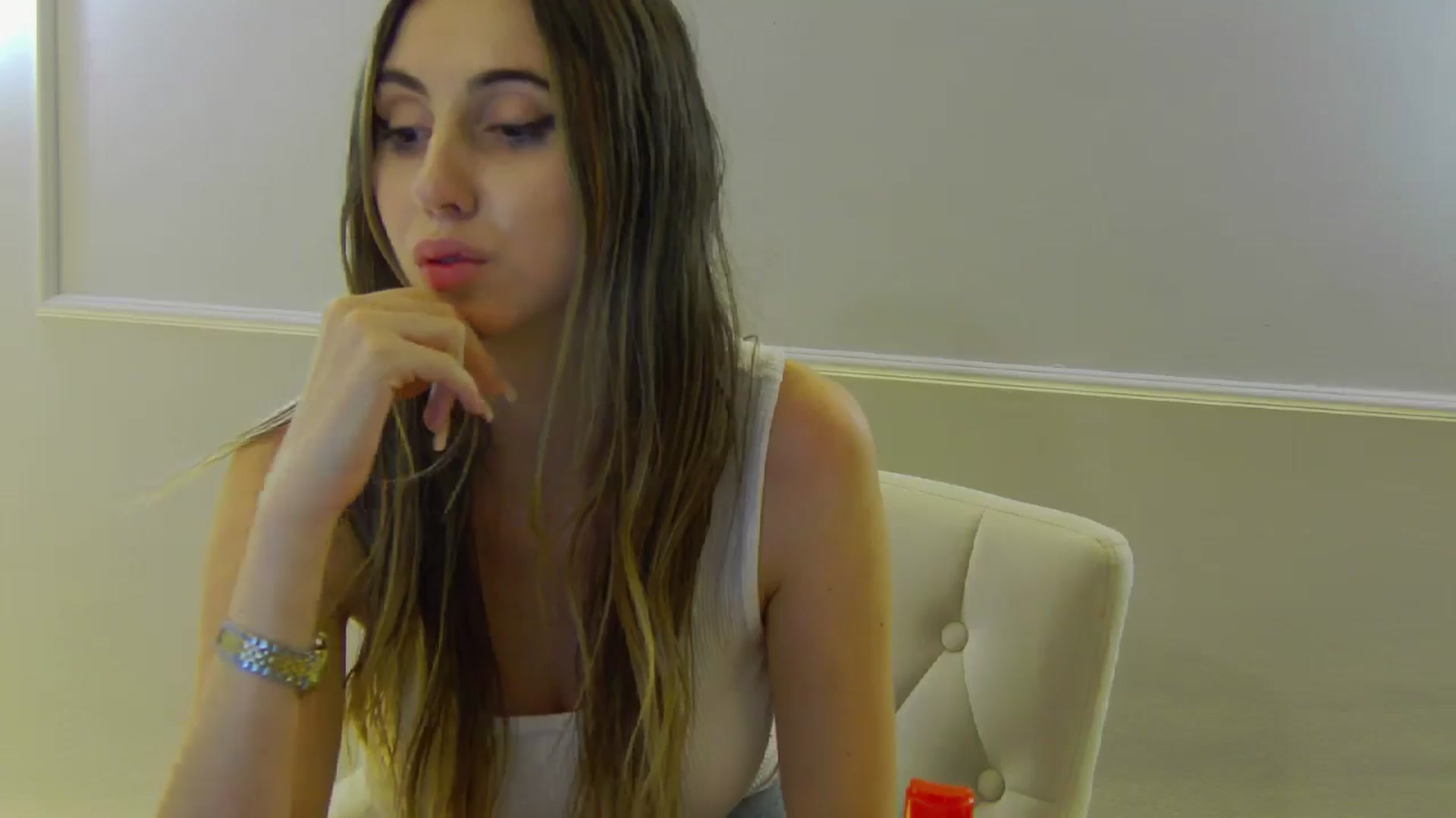 Gallery image thumbnail from Artemiss's myfreecams stream on, 11/11/2024, 23:57 image 3 of 20