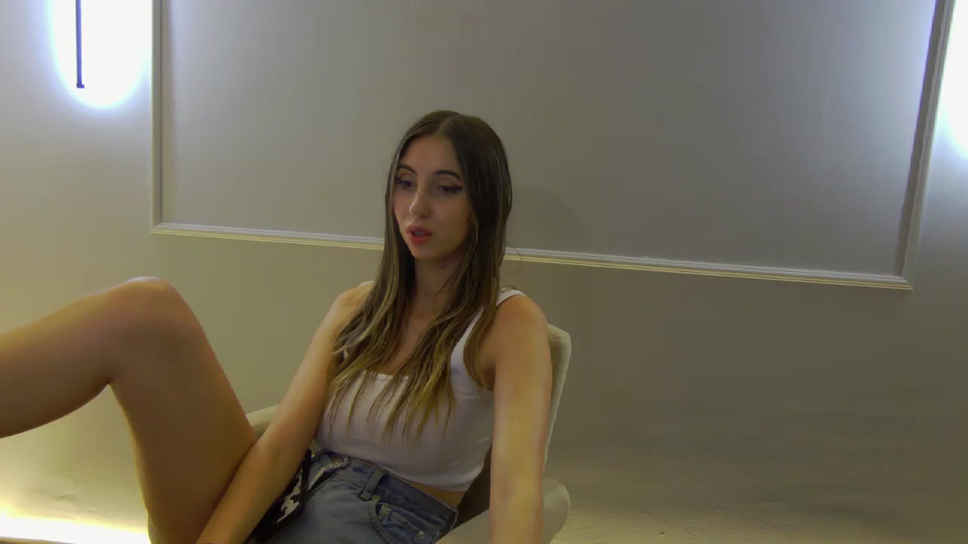 Gallery image thumbnail from Artemiss's myfreecams stream on, 11/11/2024, 23:57 image 16 of 20