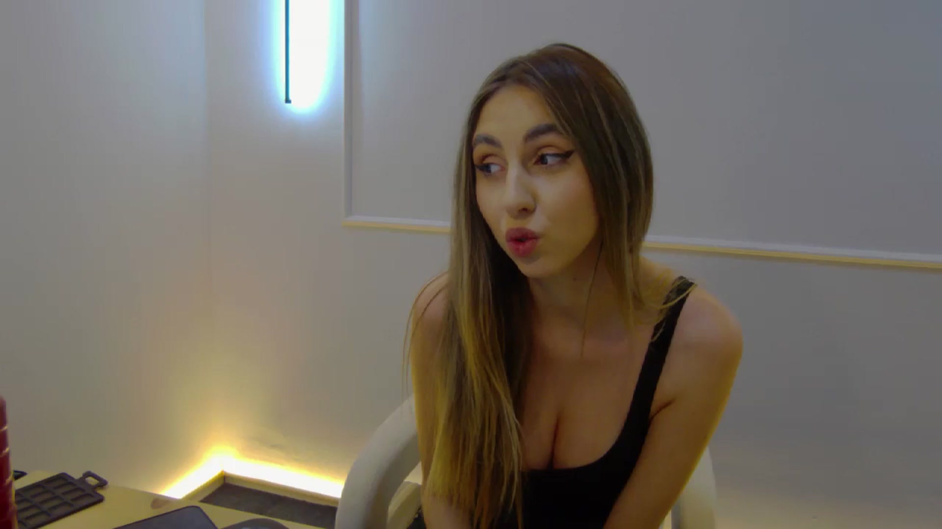 Gallery image thumbnail from Artemiss's myfreecams stream on, 11/12/2024, 20:44 image 18 of 20