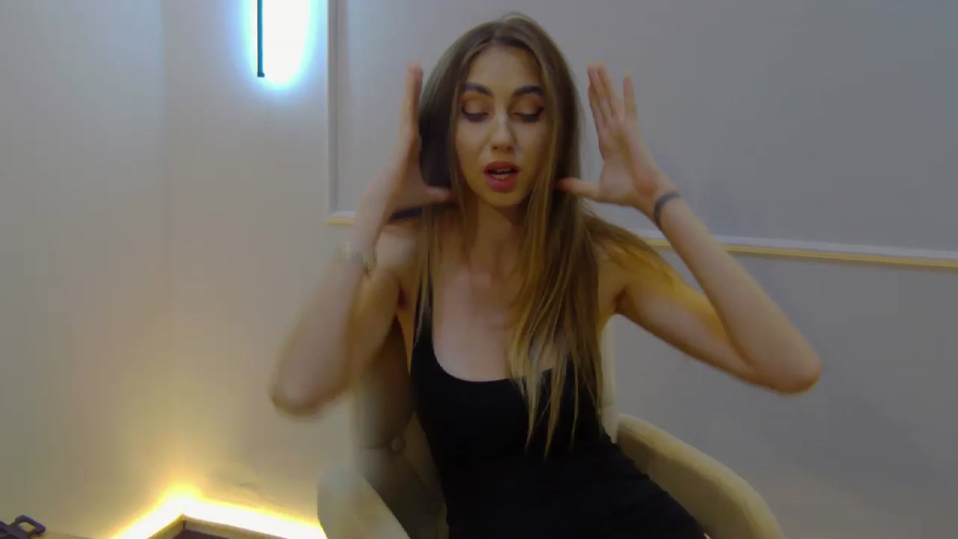 Gallery image thumbnail from Artemiss's myfreecams stream on, 11/12/2024, 20:44 image 17 of 20