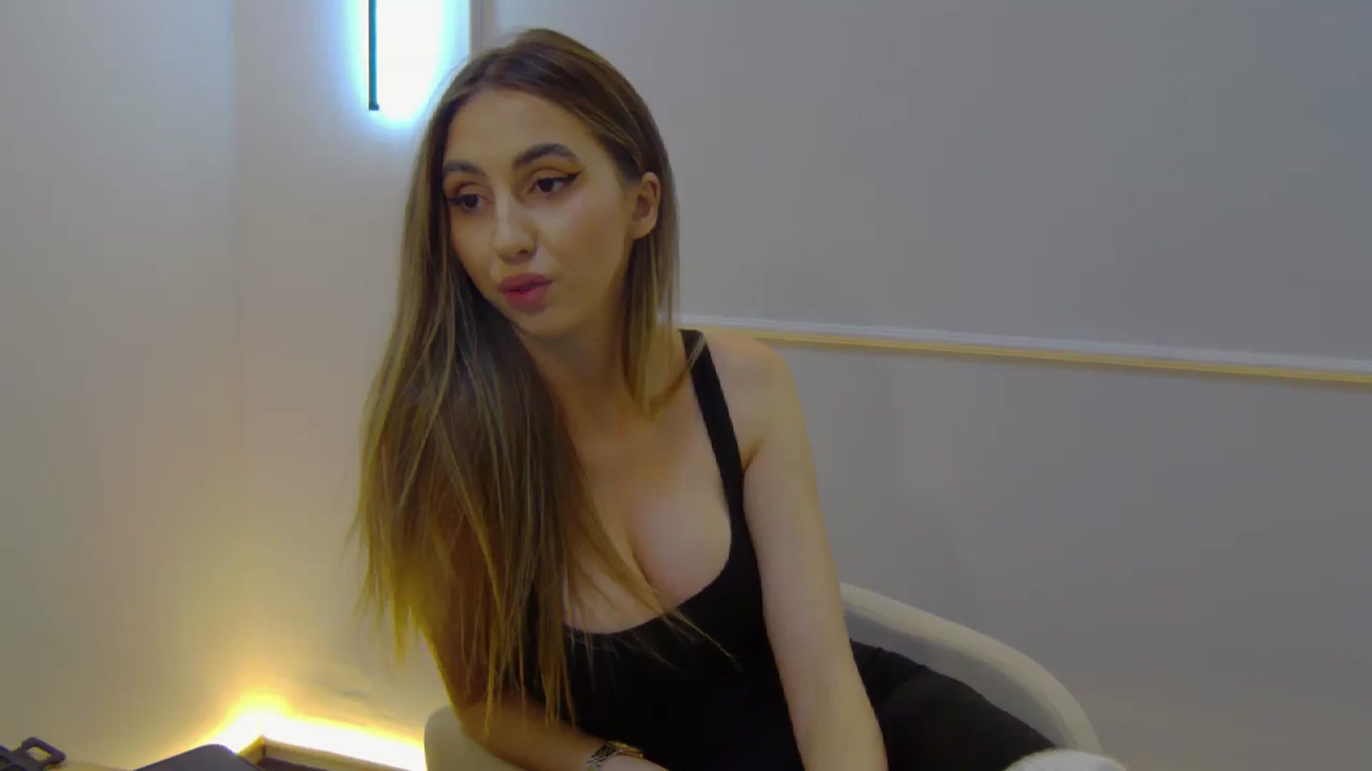 Gallery image thumbnail from Artemiss's myfreecams stream on, 11/12/2024, 20:44 image 16 of 20