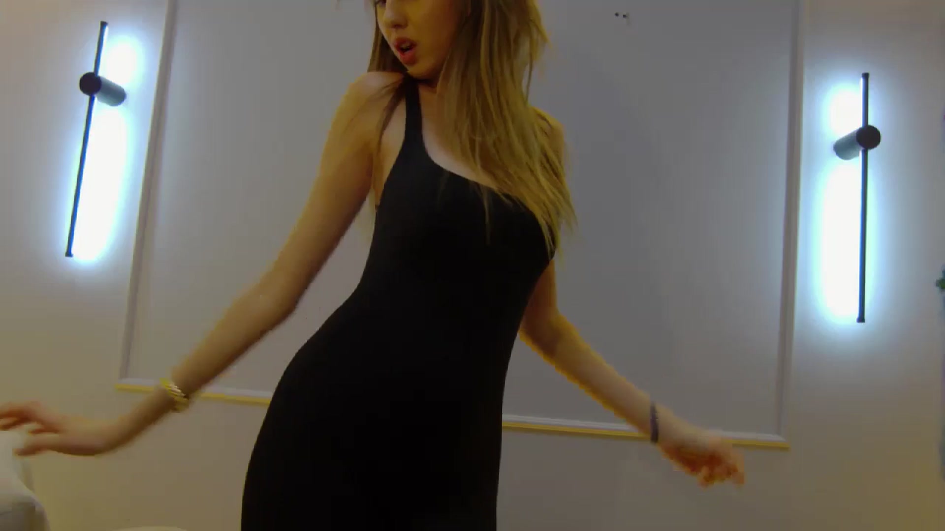 Gallery image thumbnail from Artemiss's myfreecams stream on, 11/12/2024, 22:54 image 3 of 20