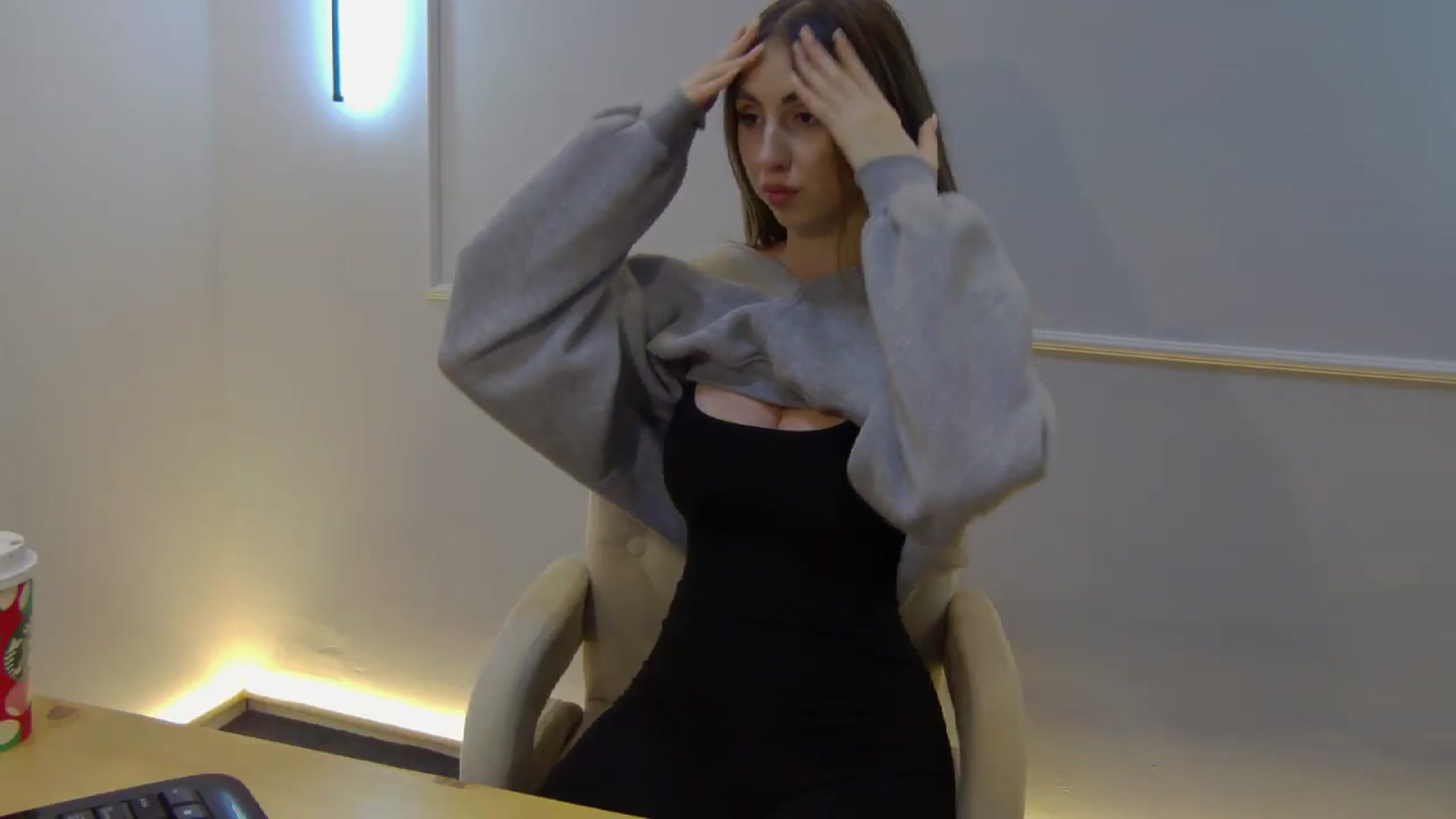 Gallery image thumbnail from Artemiss's myfreecams stream on, 11/13/2024, 22:45 image 8 of 20