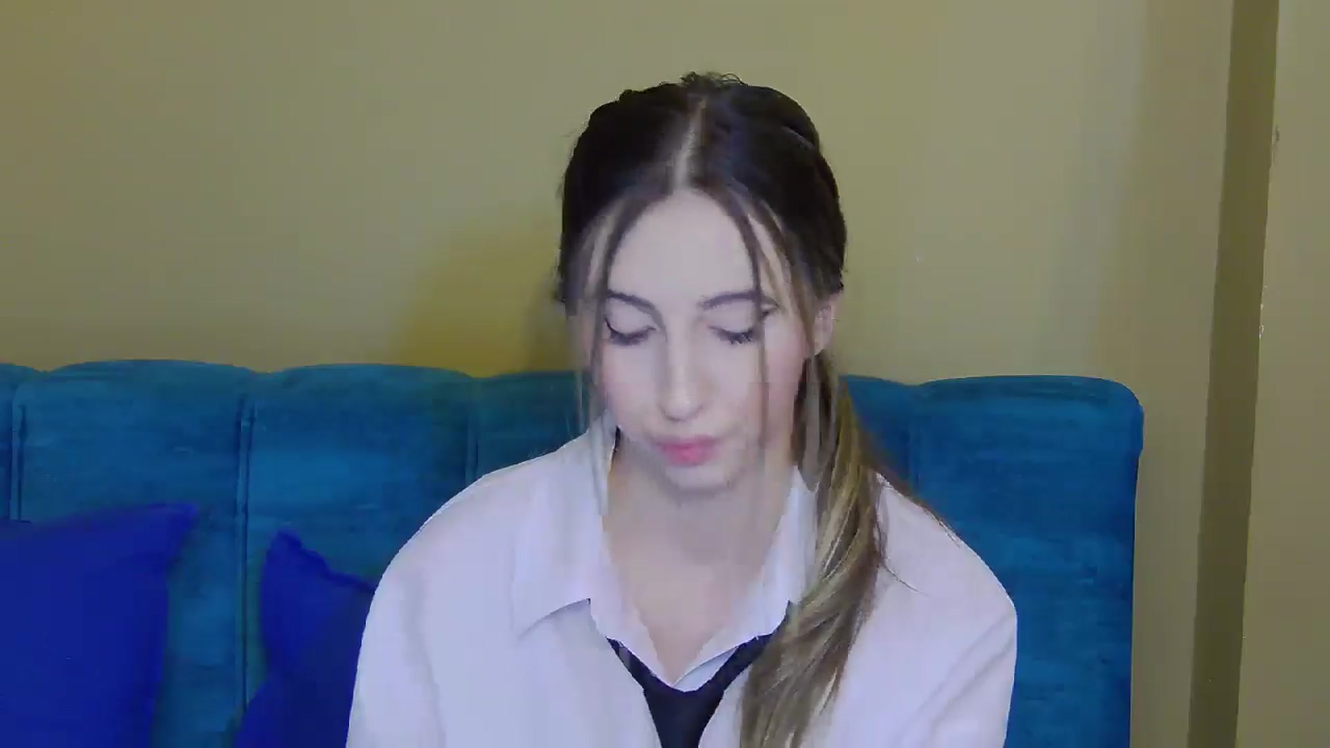 Gallery image thumbnail from Artemiss's myfreecams stream on, 11/19/2024, 19:09 image 17 of 20