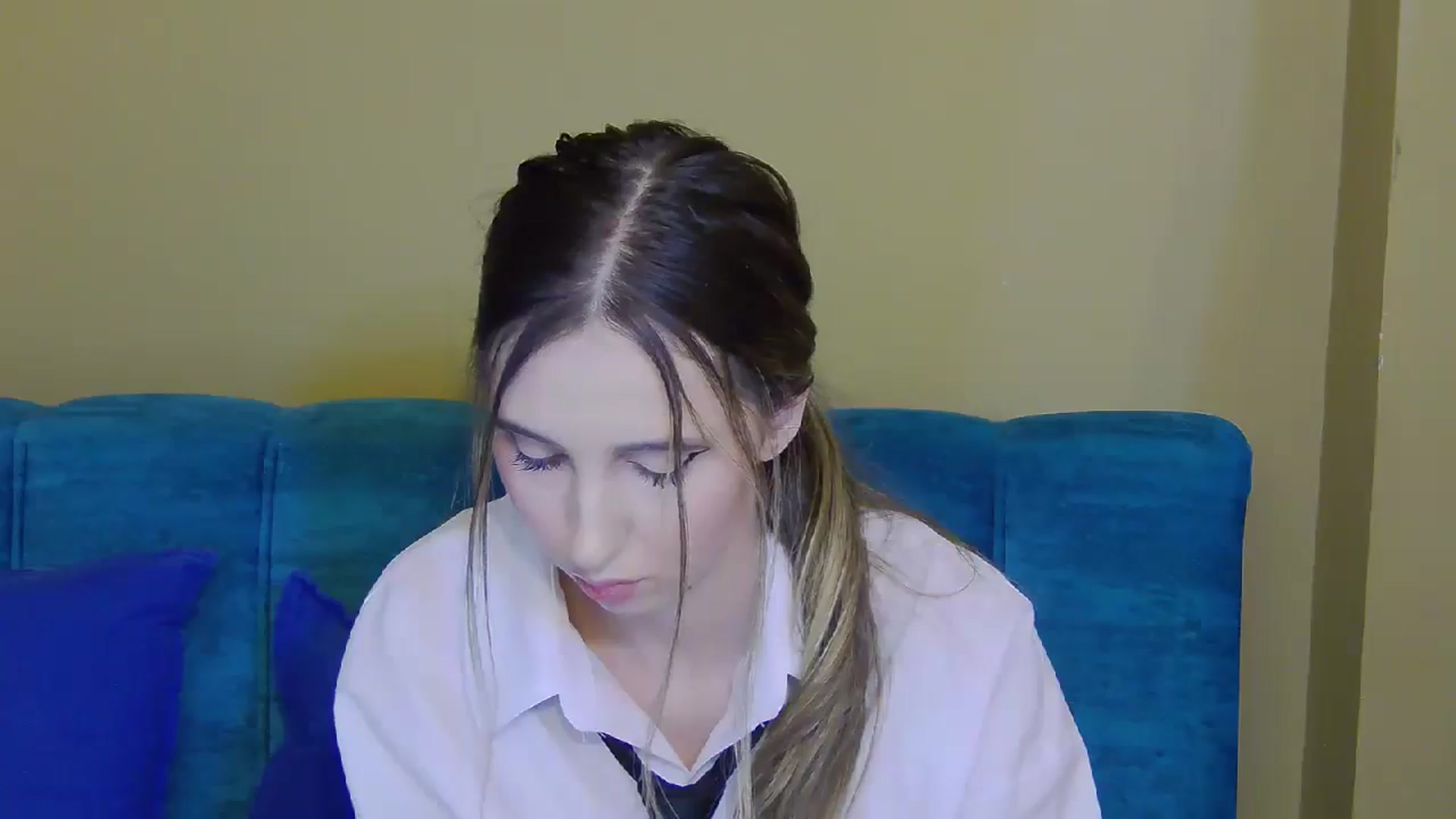 Gallery image thumbnail from Artemiss's myfreecams stream on, 11/19/2024, 19:09 image 15 of 20