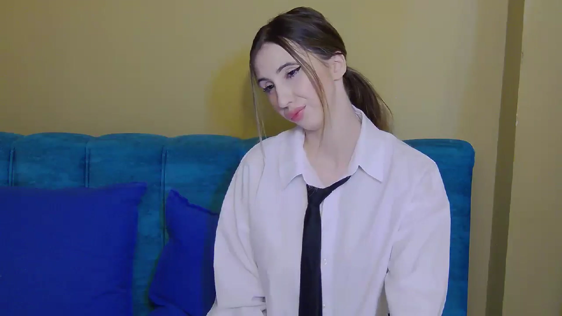 Gallery image thumbnail from Artemiss's myfreecams stream on, 11/19/2024, 19:09 image 9 of 20