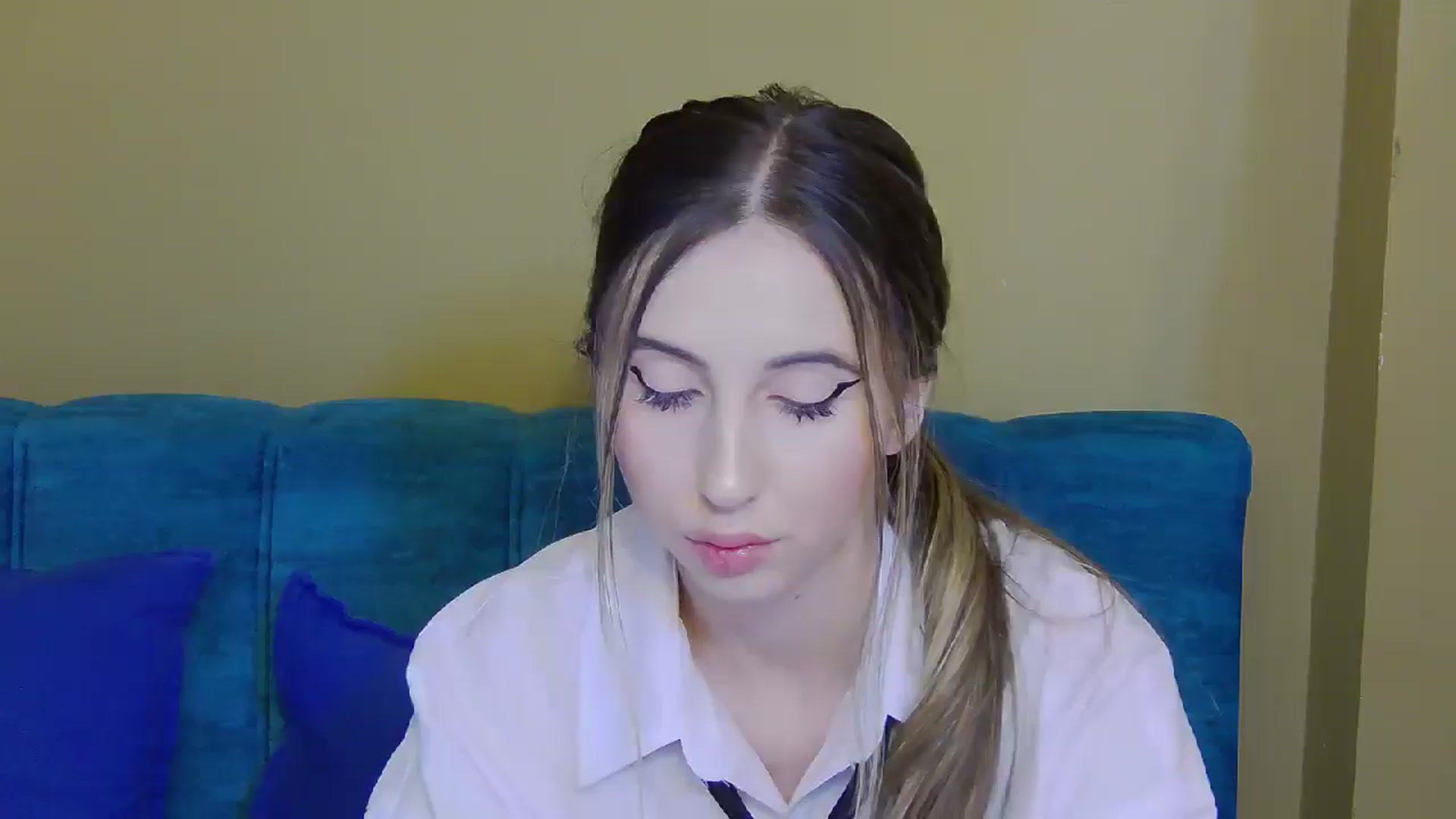 Gallery image thumbnail from Artemiss's myfreecams stream on, 11/19/2024, 19:09 image 14 of 20