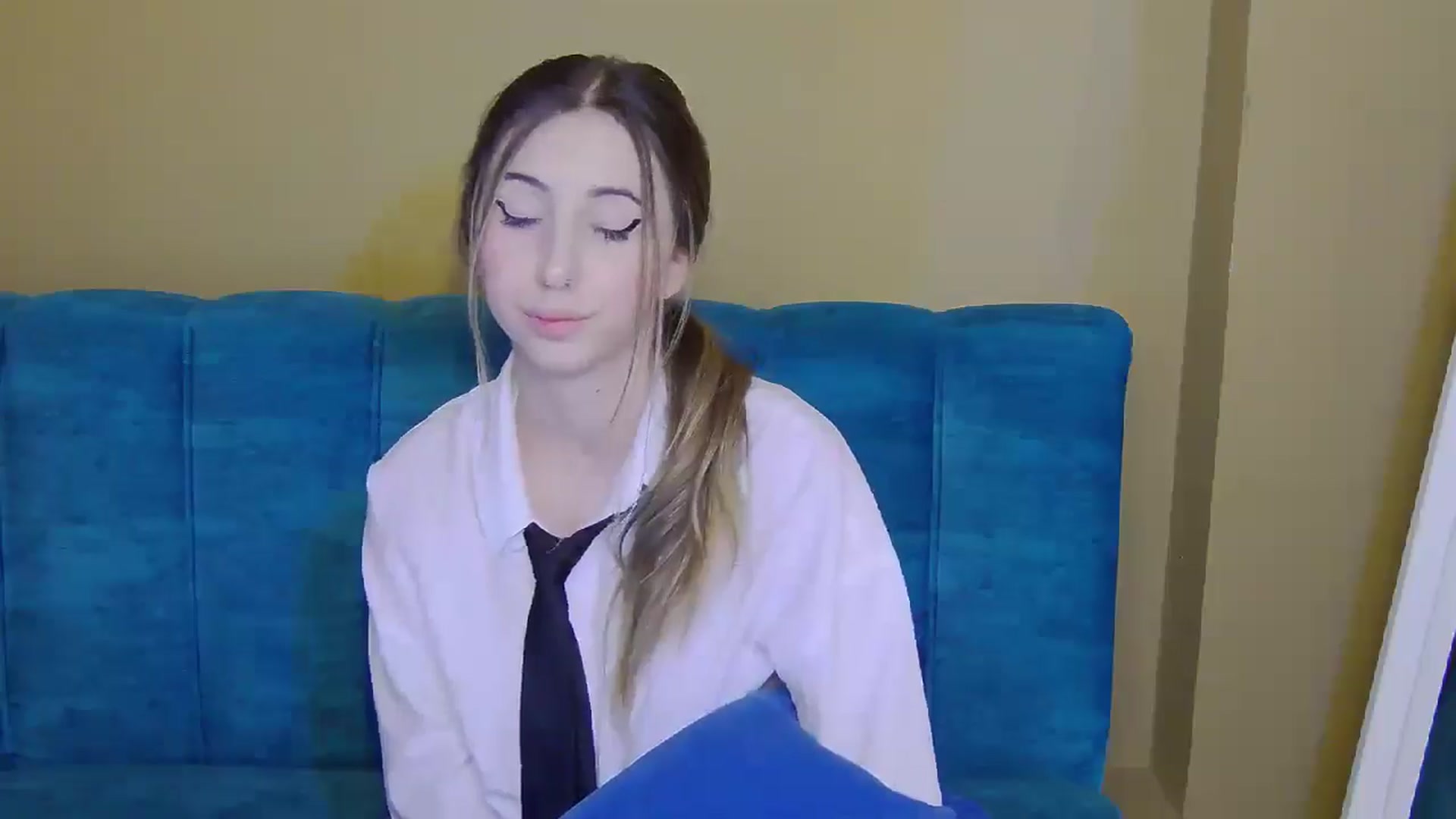 Gallery image thumbnail from Artemiss's myfreecams stream on, 11/19/2024, 20:16 image 20 of 20