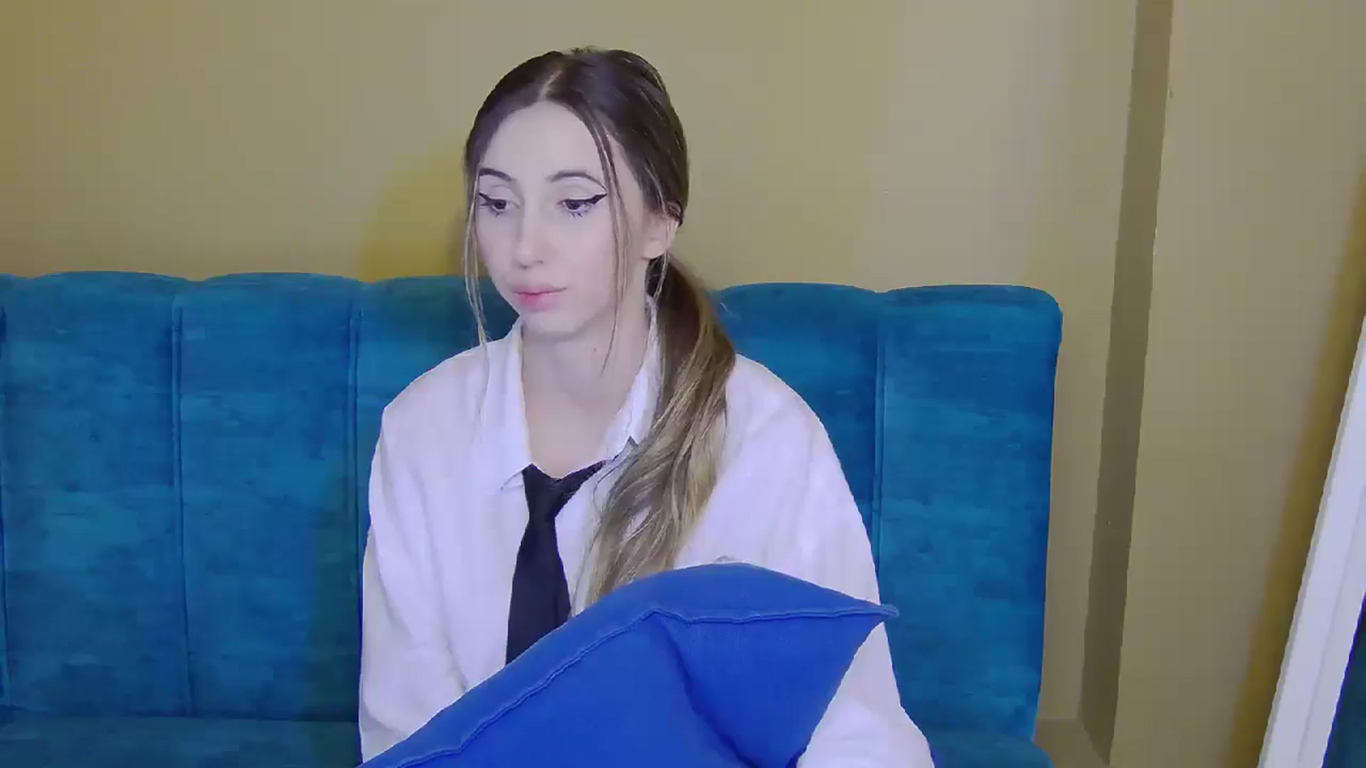 Gallery image thumbnail from Artemiss's myfreecams stream on, 11/19/2024, 20:16 image 19 of 20
