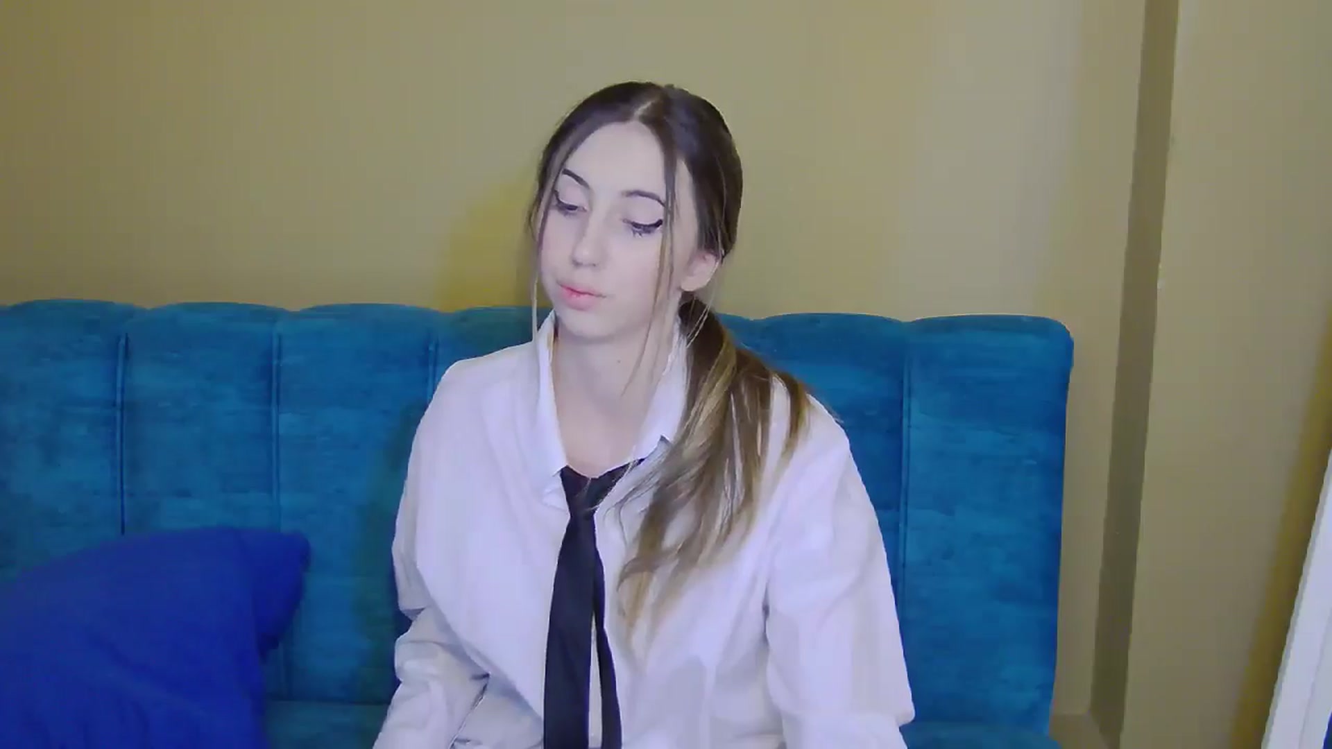 Gallery image thumbnail from Artemiss's myfreecams stream on, 11/19/2024, 21:43 image 4 of 20