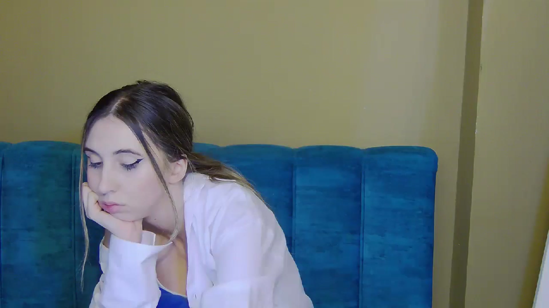 Gallery image thumbnail from Artemiss's myfreecams stream on, 11/19/2024, 23:24 image 7 of 20