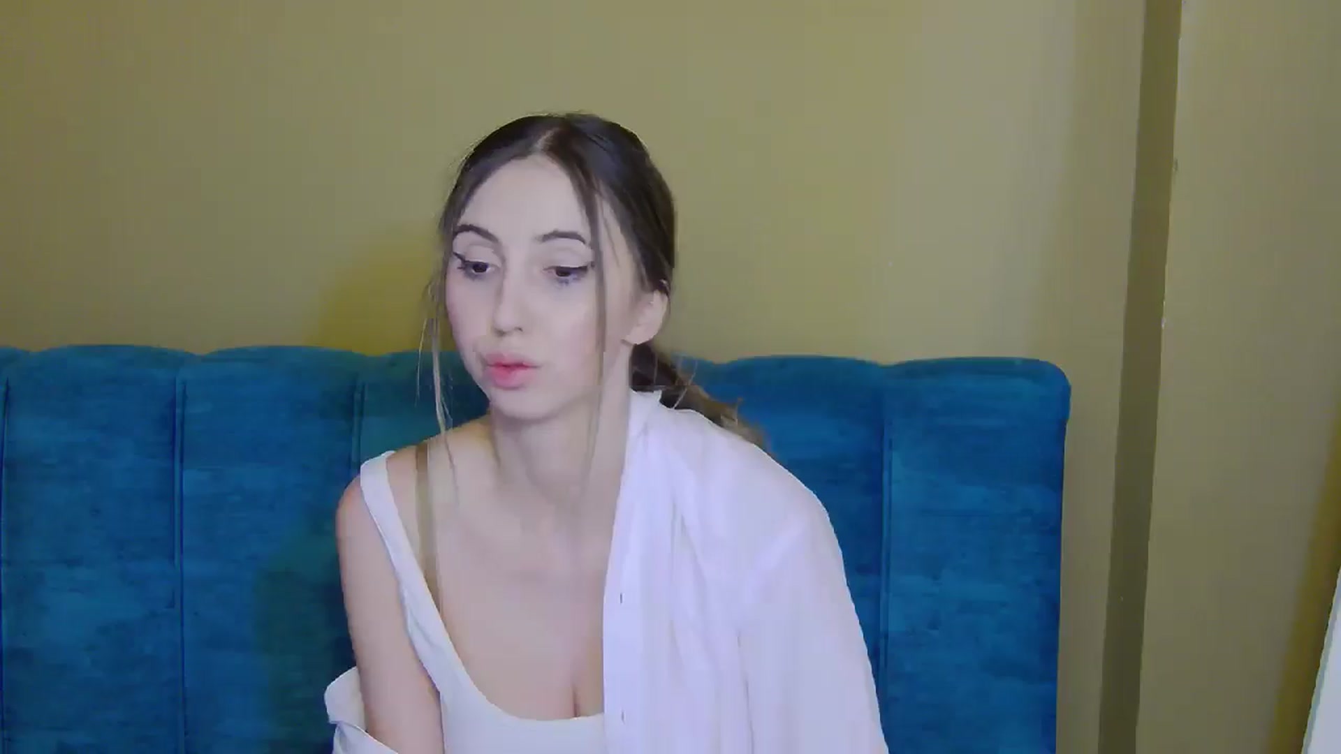 Gallery image thumbnail from Artemiss's myfreecams stream on, 11/19/2024, 23:24 image 13 of 20