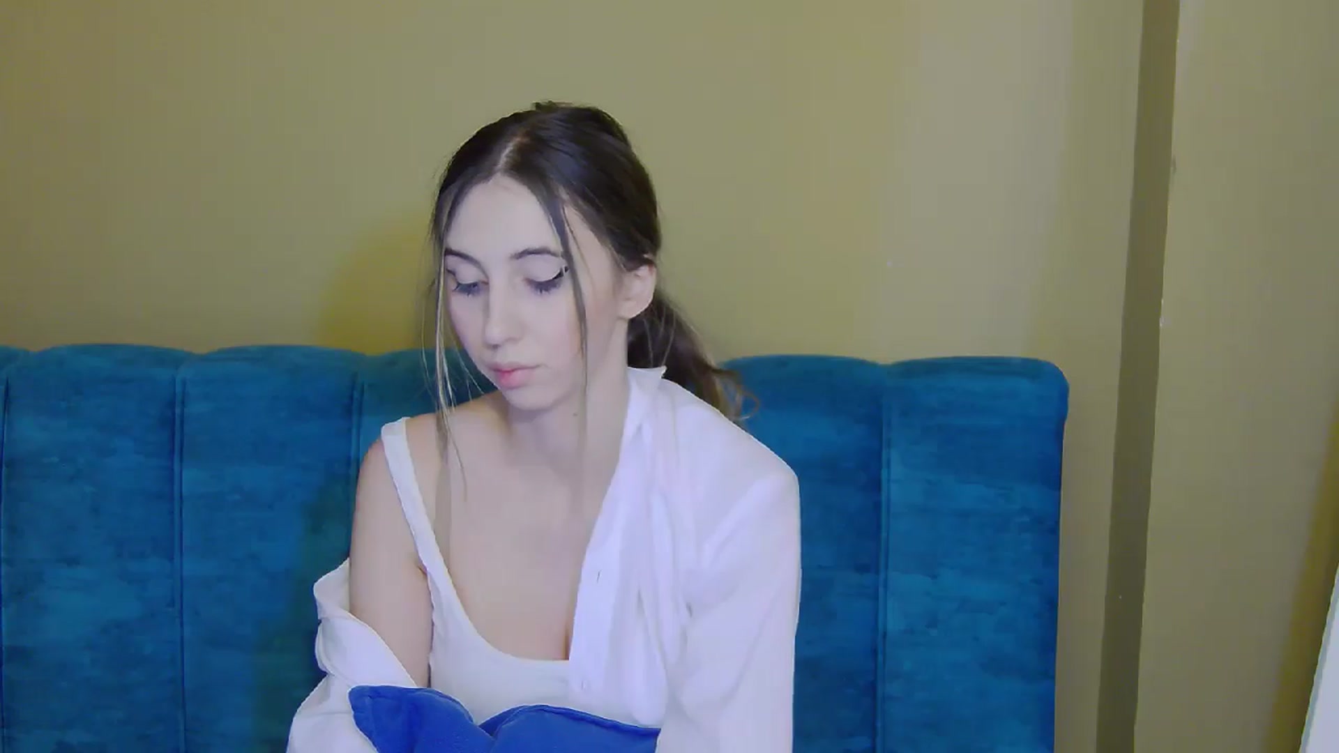 Gallery image thumbnail from Artemiss's myfreecams stream on, 11/19/2024, 23:24 image 9 of 20