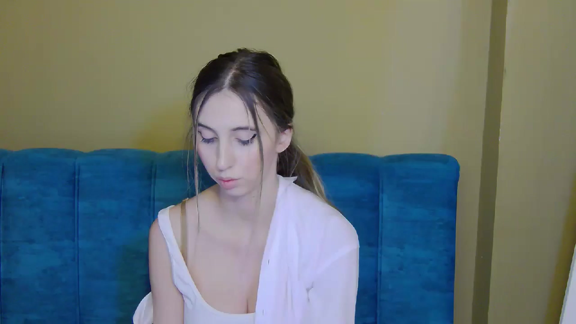 Gallery image thumbnail from Artemiss's myfreecams stream on, 11/19/2024, 23:24 image 16 of 20