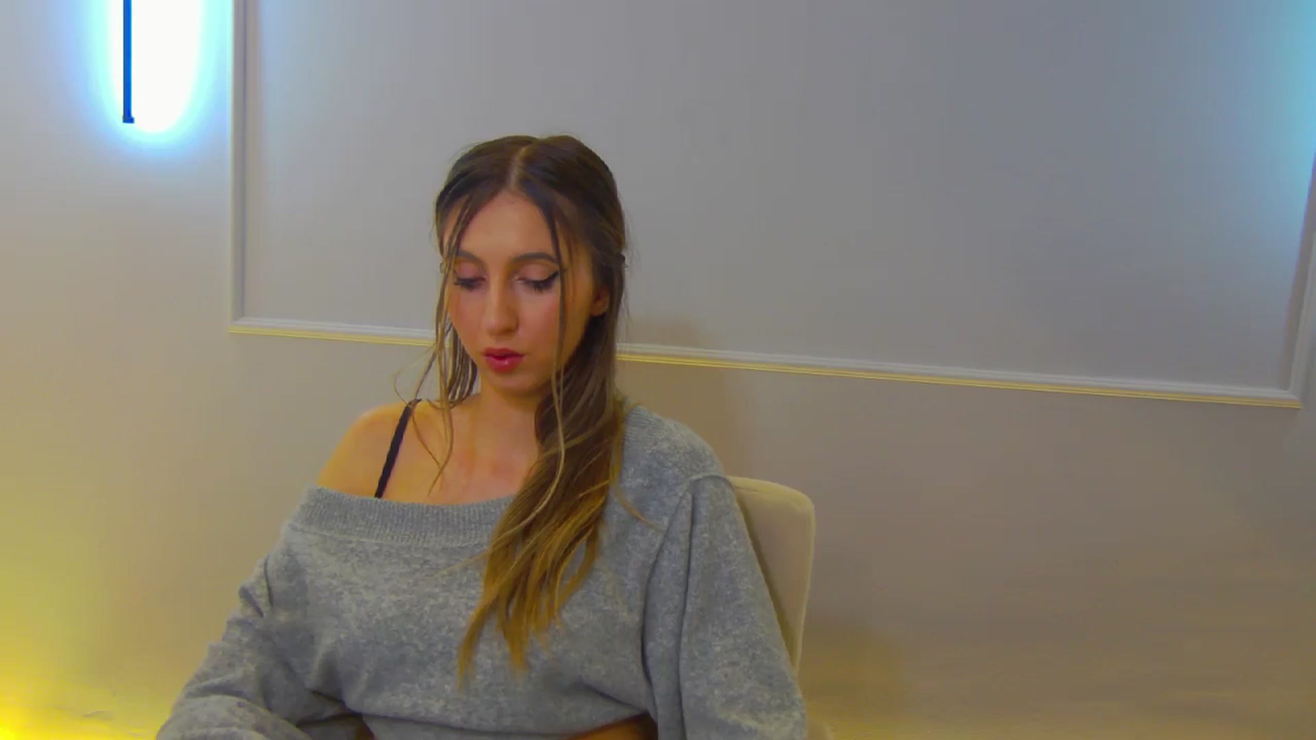 Gallery image thumbnail from Artemiss's myfreecams stream on, 11/24/2024, 20:00 image 14 of 20