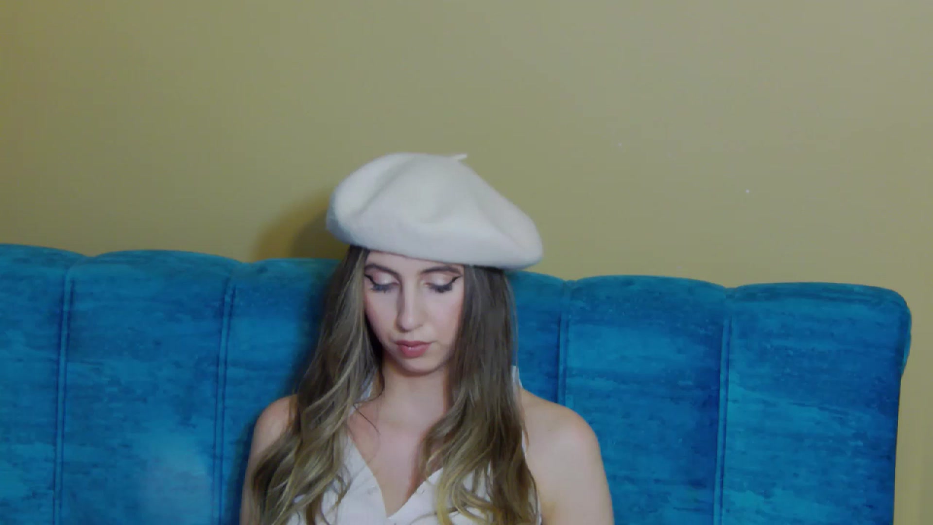 Gallery image thumbnail from Artemiss's myfreecams stream on, 11/25/2024, 19:44 image 19 of 20