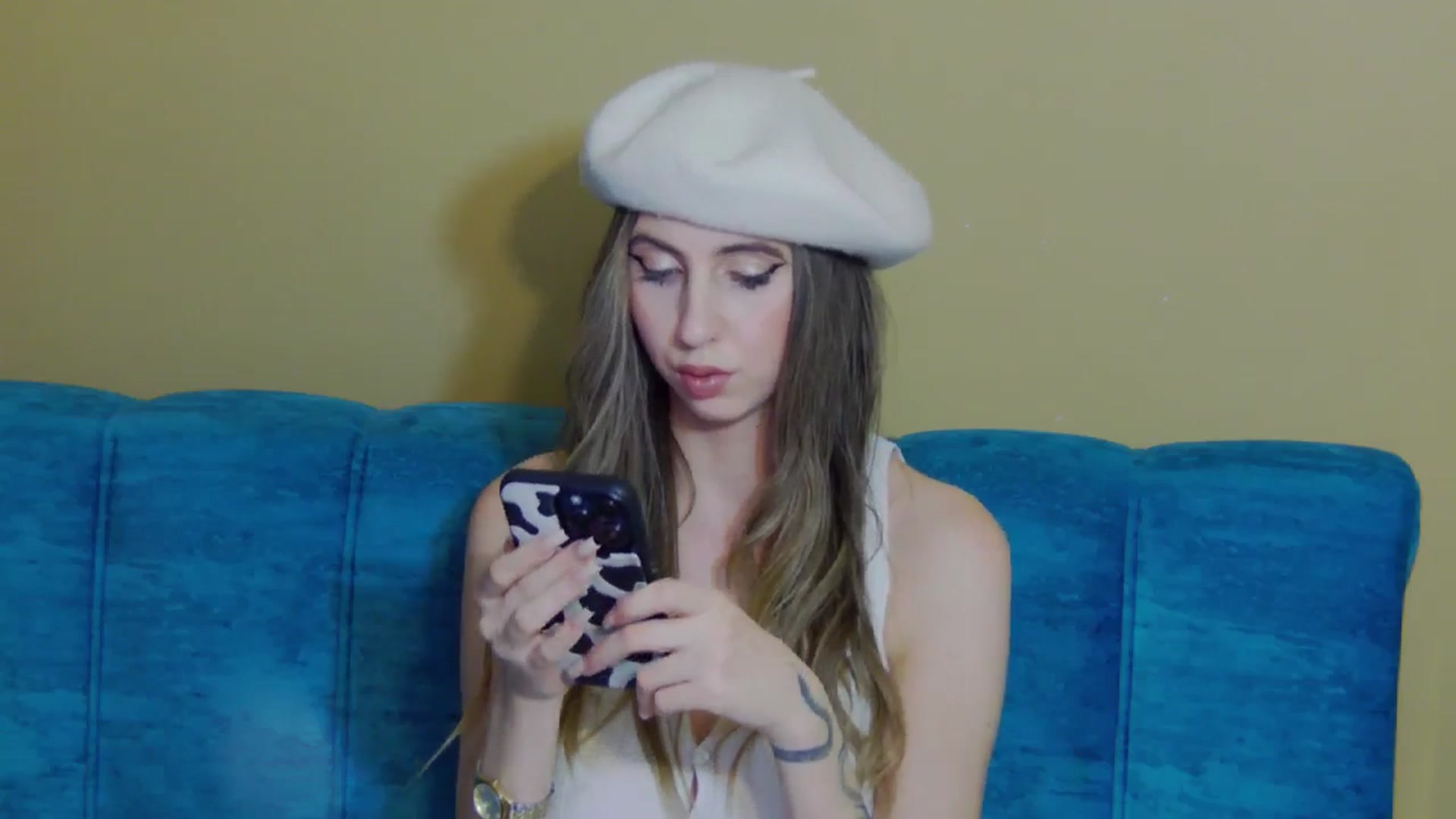 Gallery image thumbnail from Artemiss's myfreecams stream on, 11/25/2024, 19:44 image 18 of 20