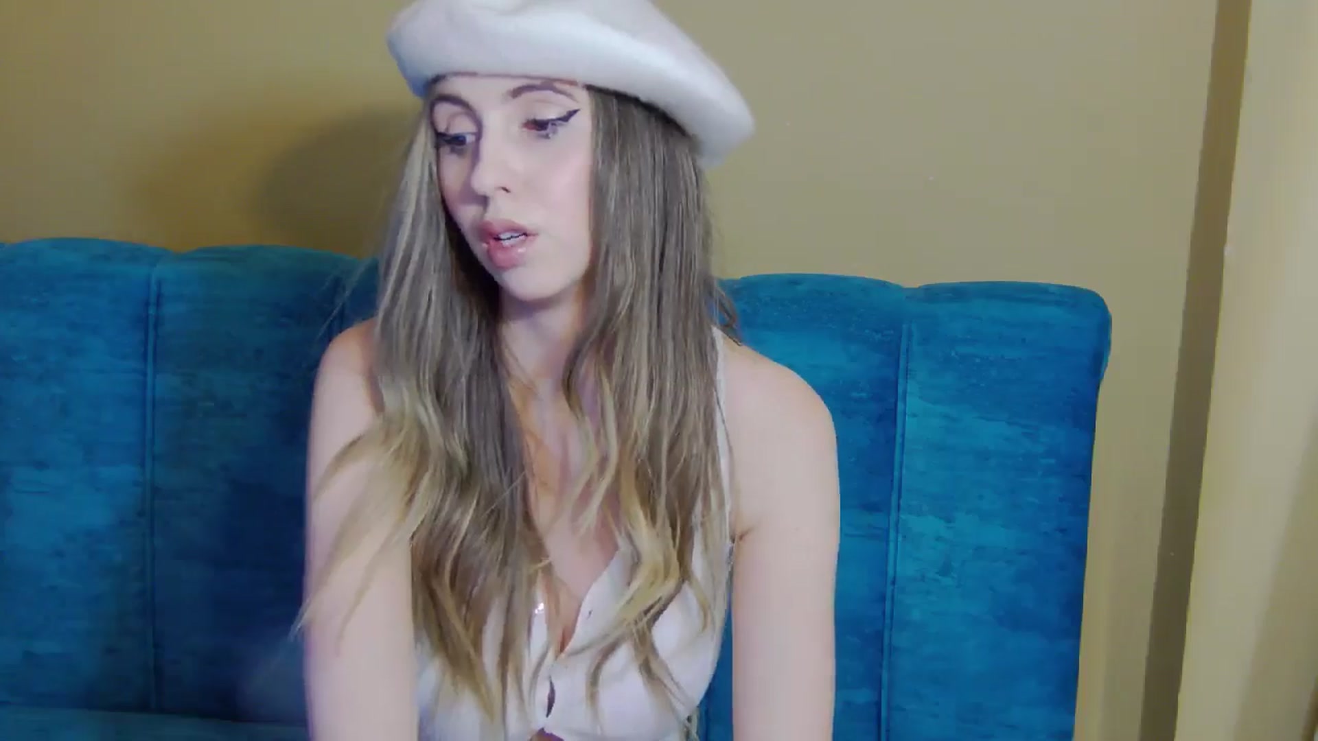 Gallery image thumbnail from Artemiss's myfreecams stream on, 11/25/2024, 19:44 image 5 of 20