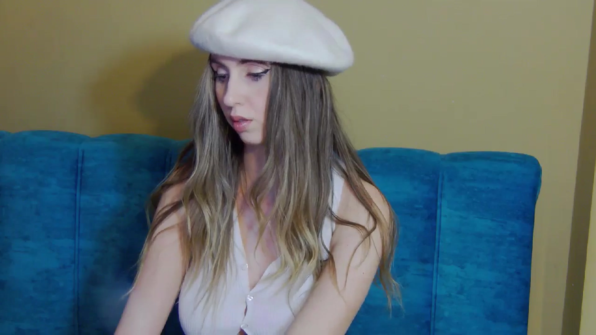 Gallery image thumbnail from Artemiss's myfreecams stream on, 11/25/2024, 19:44 image 11 of 20