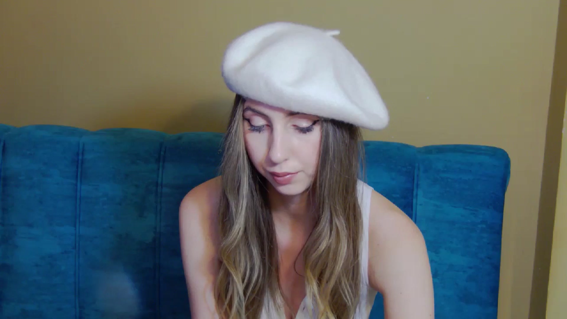 Gallery image thumbnail from Artemiss's myfreecams stream on, 11/25/2024, 19:44 image 14 of 20