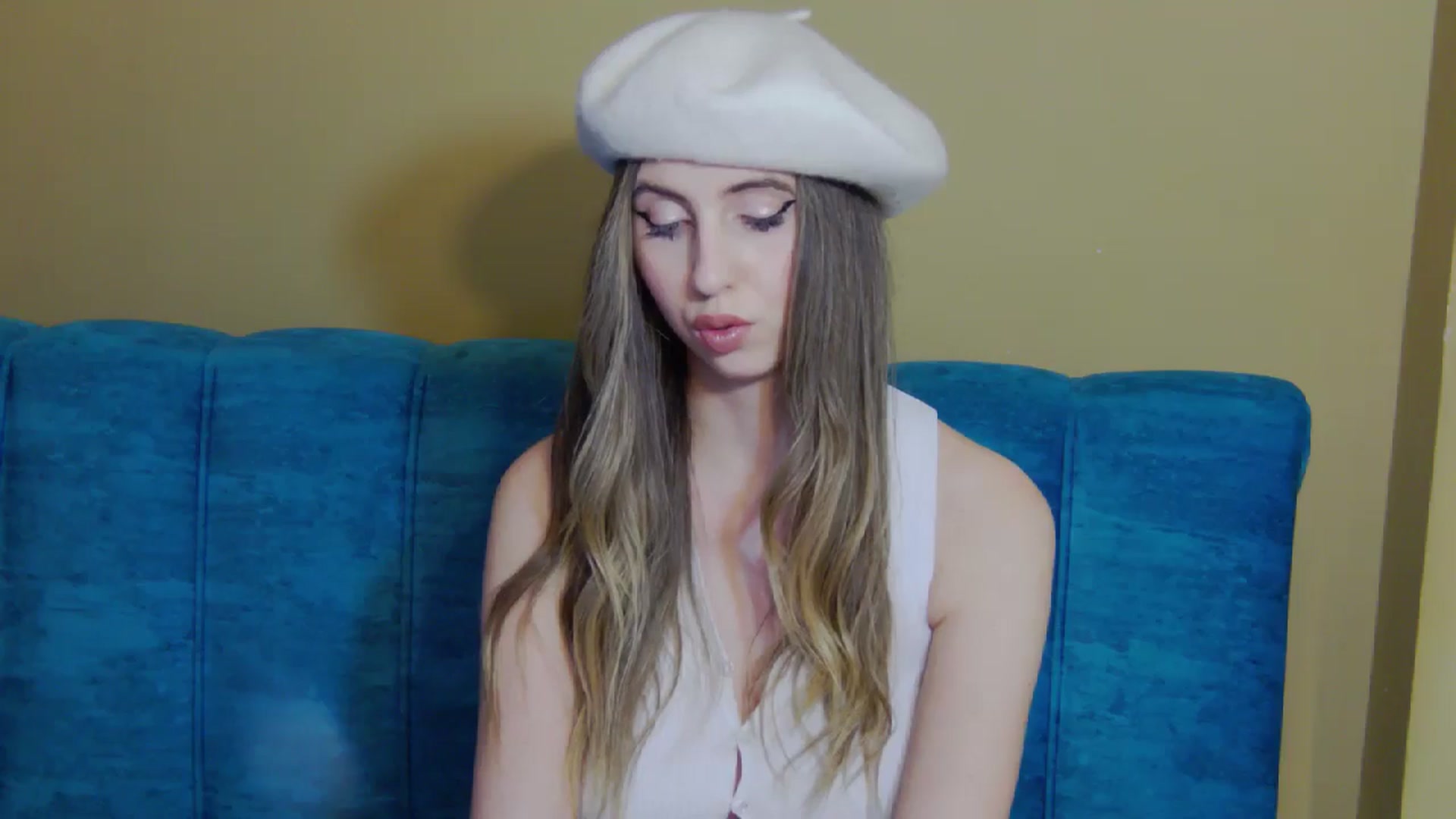 Gallery image thumbnail from Artemiss's myfreecams stream on, 11/25/2024, 19:44 image 17 of 20