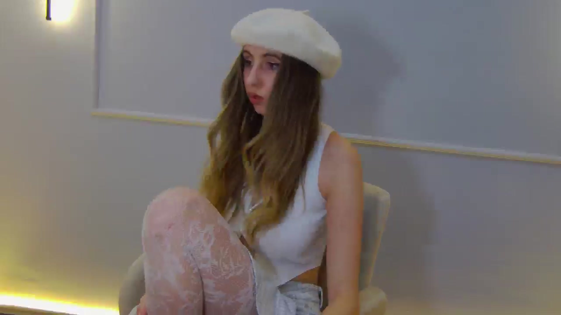 Gallery image thumbnail from Artemiss's myfreecams stream on, 11/25/2024, 21:23 image 17 of 20