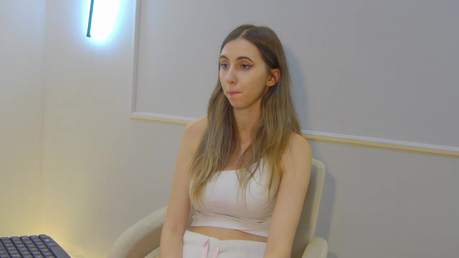 Gallery image thumbnail from Artemiss's myfreecams stream on, 12/06/2024, 23:35 image 19 of 20