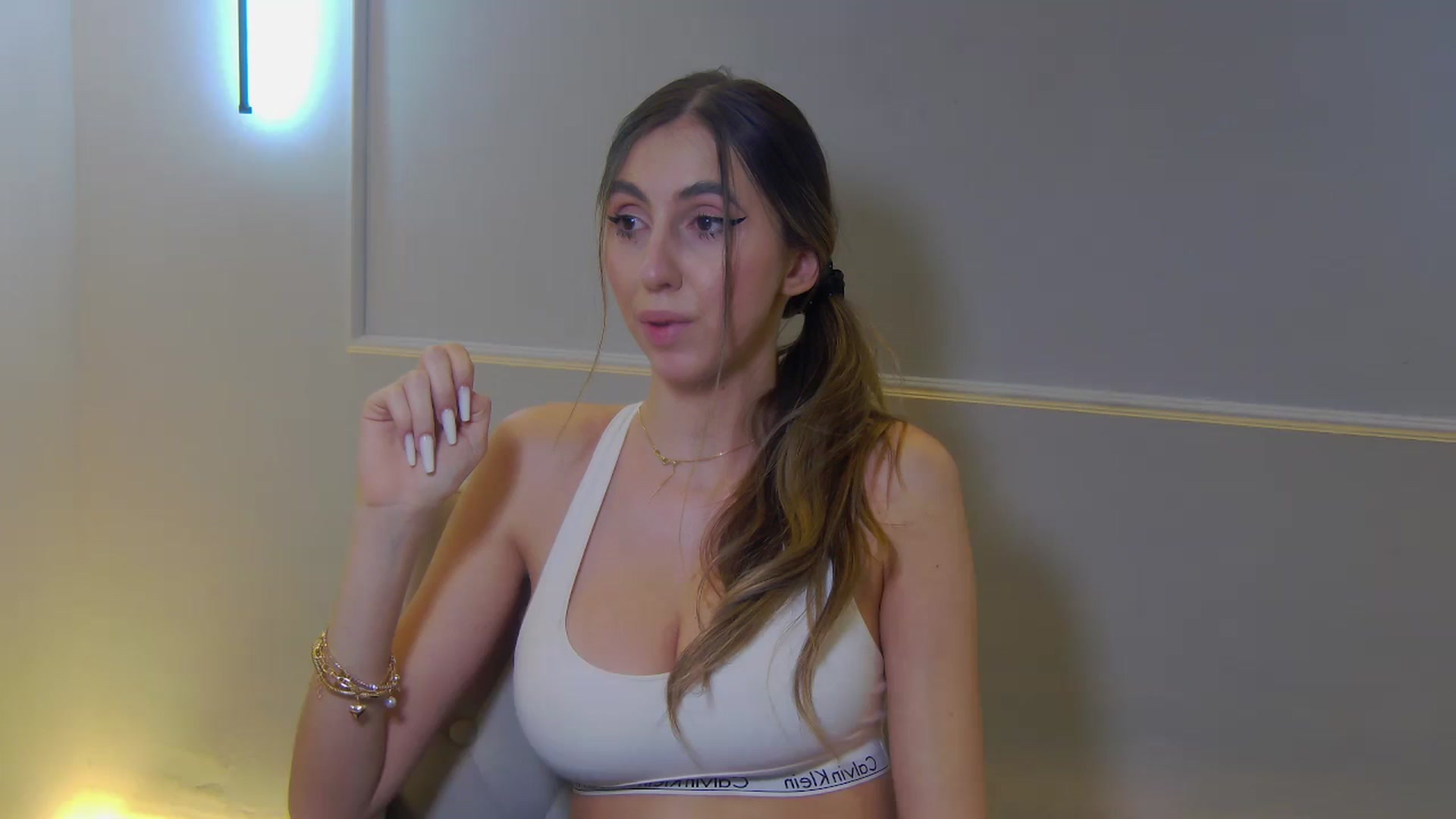 Gallery image thumbnail from Artemiss's myfreecams stream on, 12/13/2024, 23:11 image 6 of 20