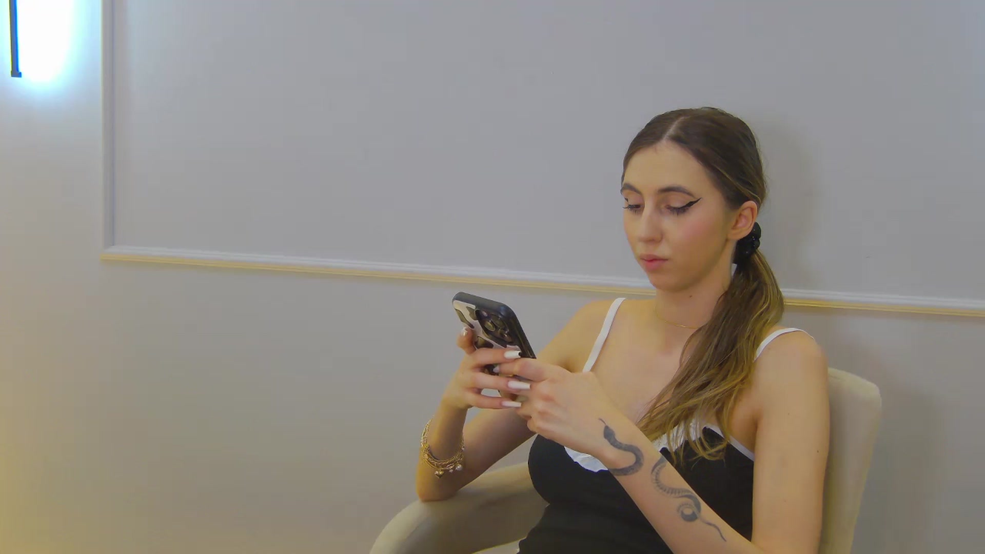 Gallery image thumbnail from Artemiss's myfreecams stream on, 12/14/2024, 23:23 image 13 of 20