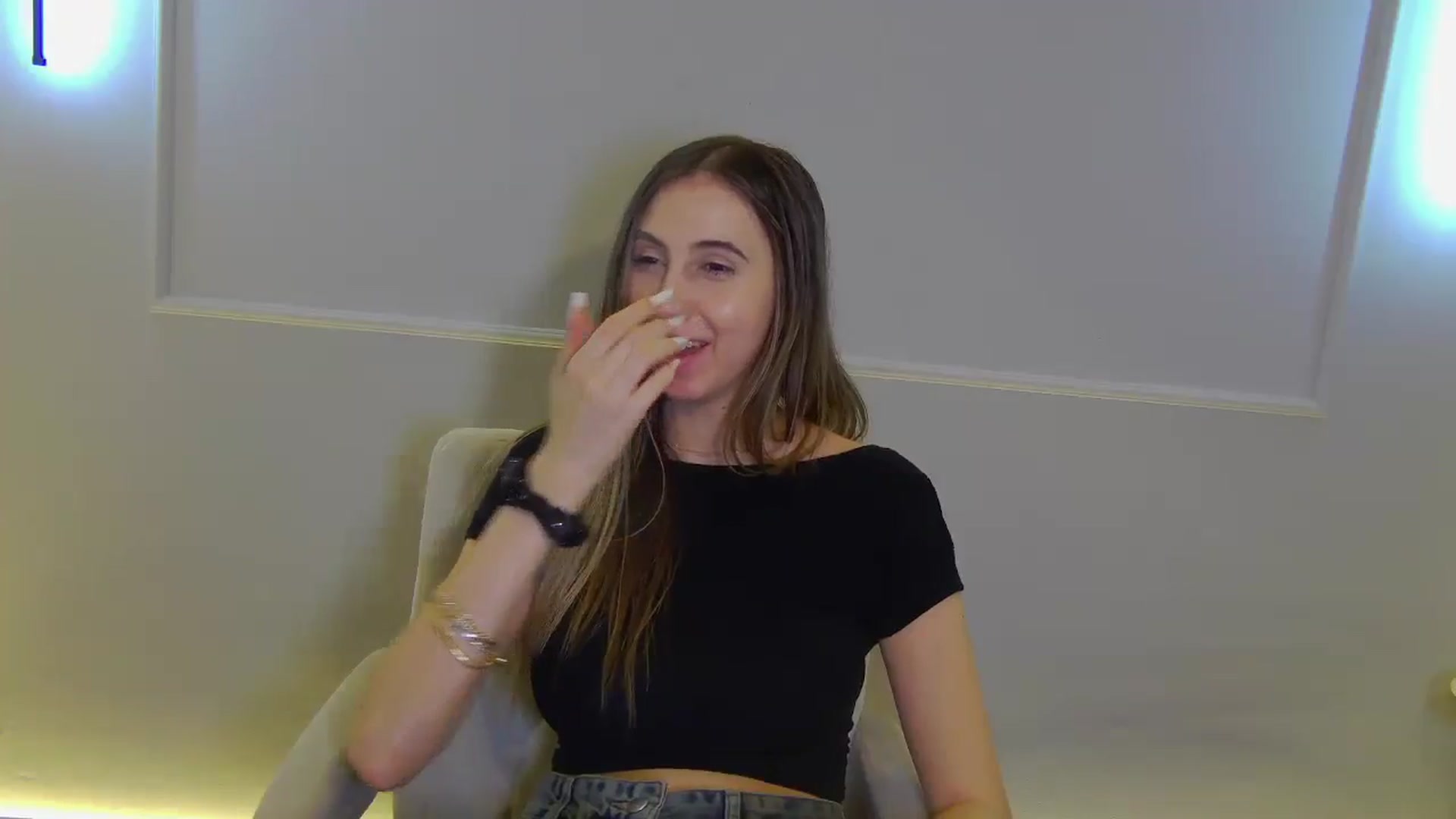 Gallery image thumbnail from Artemiss's myfreecams stream on, 12/15/2024, 19:43 image 20 of 20