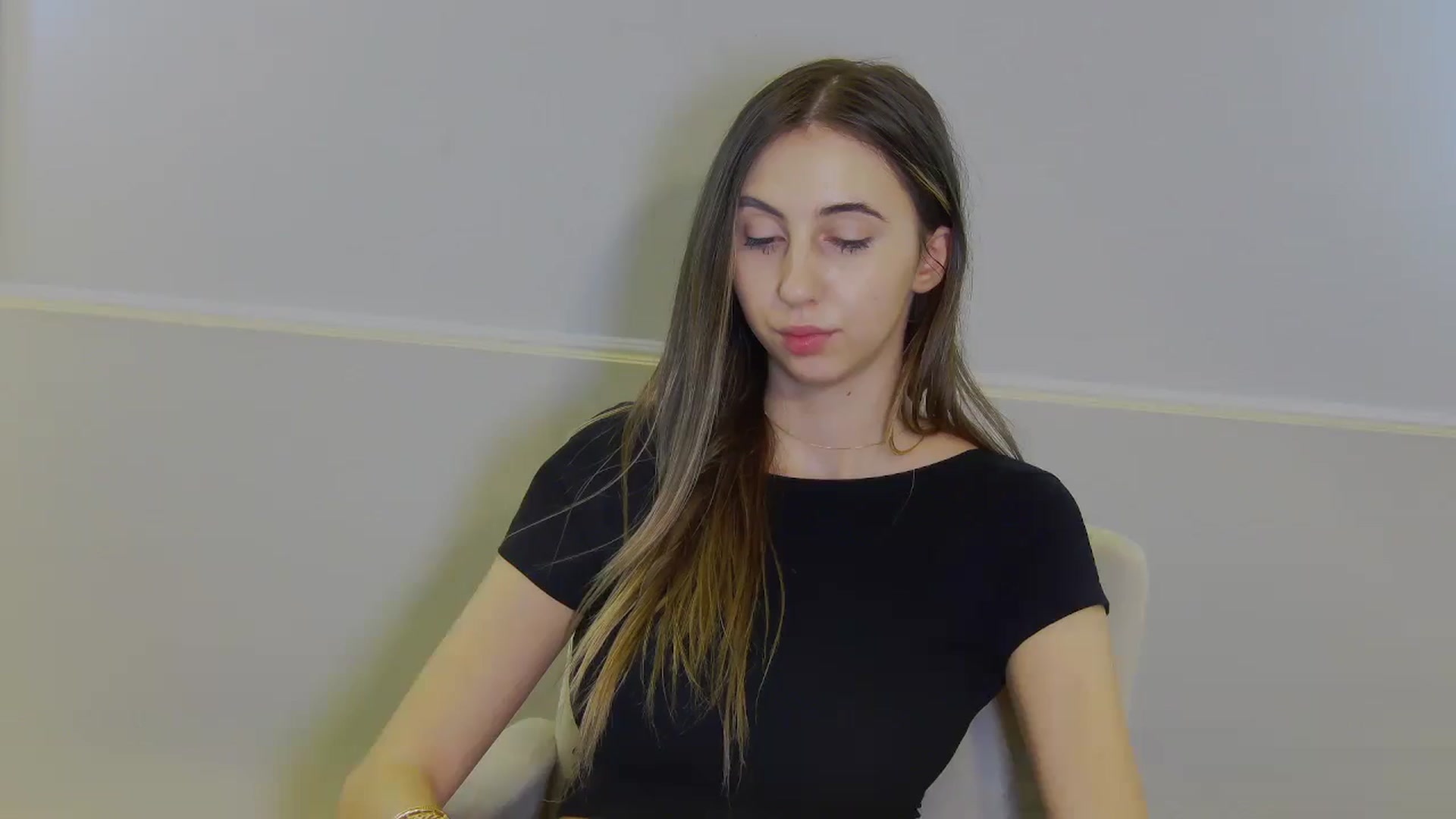 Gallery image thumbnail from Artemiss's myfreecams stream on, 12/15/2024, 19:43 image 9 of 20