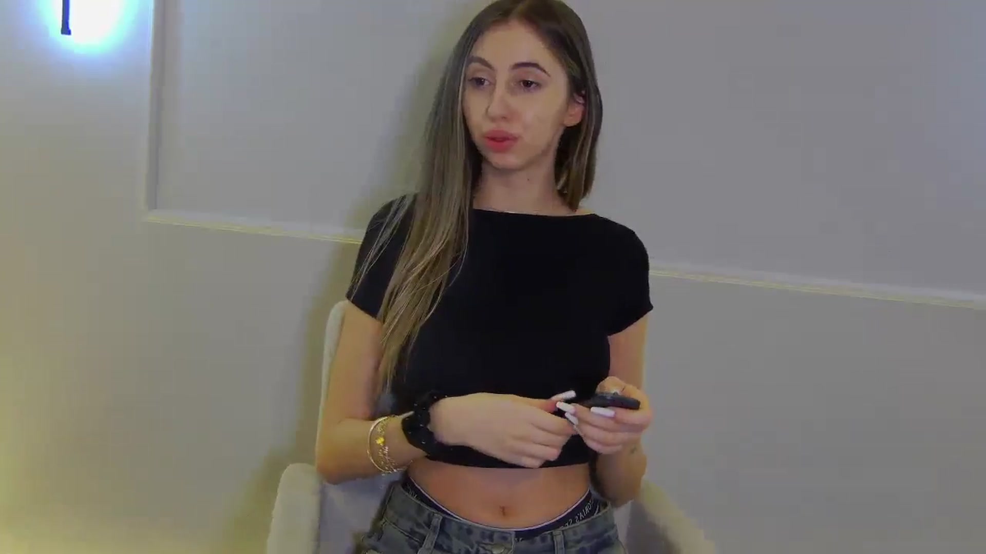 Gallery image thumbnail from Artemiss's myfreecams stream on, 12/15/2024, 20:44 image 5 of 20