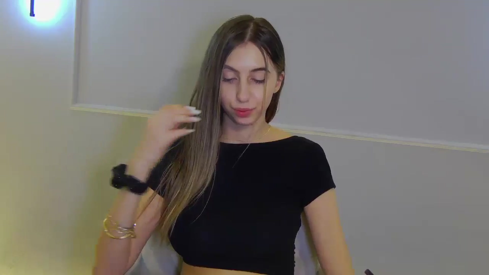 Gallery image thumbnail from Artemiss's myfreecams stream on, 12/15/2024, 20:44 image 15 of 20