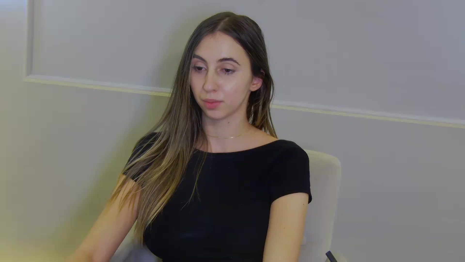 Gallery image thumbnail from Artemiss's myfreecams stream on, 12/15/2024, 22:22 image 15 of 20